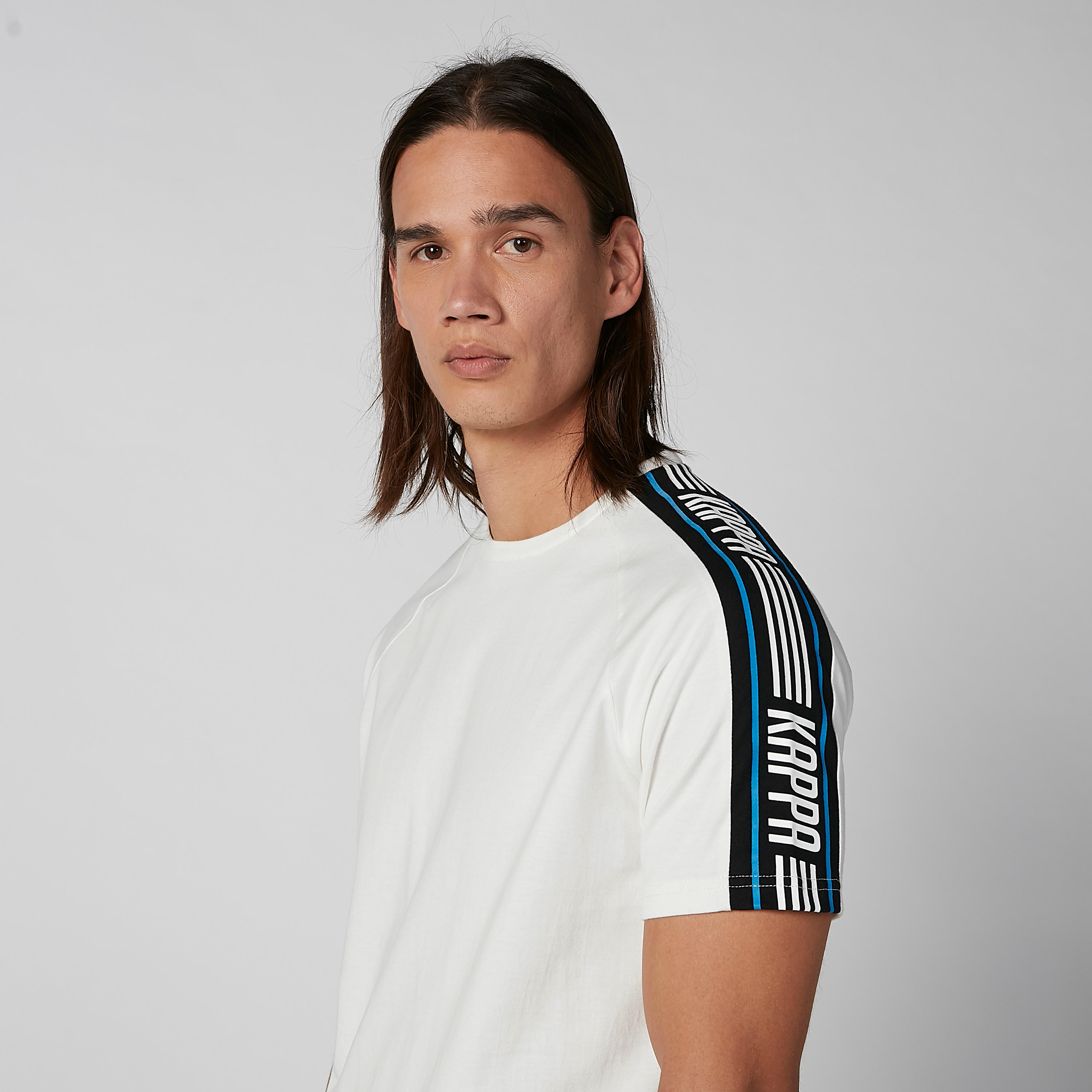 تيشيرت مستدام بياقة ضيقة وأكمام قصيرة وطبعات من كابا -men-clothing-sportswearandactivewear-tshirtsandpolos-image-3