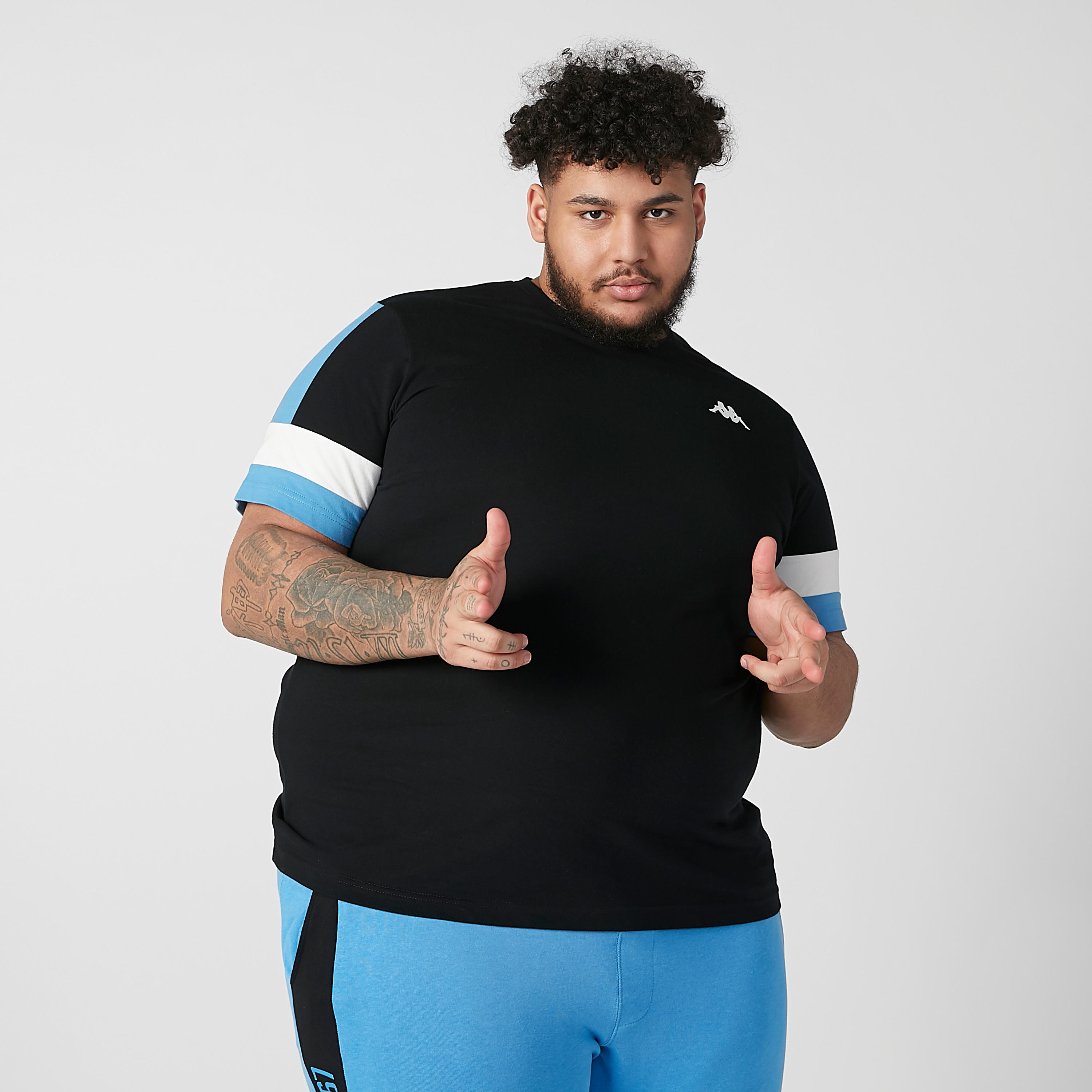 تيشيرت سليم بياقة مستديرة وأكمام وطبعات من كابا-men-clothing-sportswearandactivewear-tshirtsandpolos-image-4