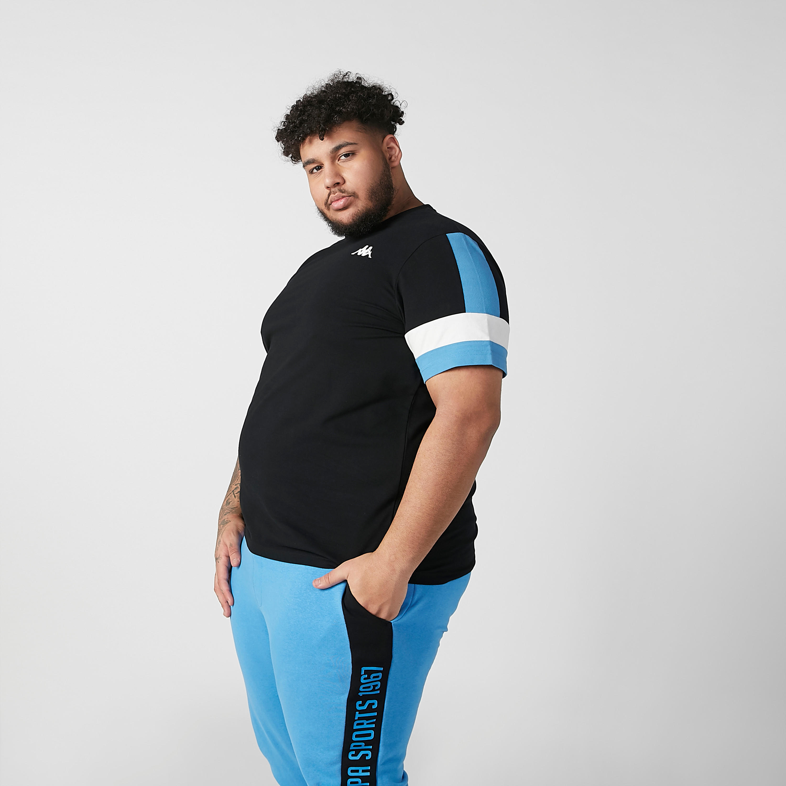تيشيرت سليم بياقة مستديرة وأكمام وطبعات من كابا-men-clothing-sportswearandactivewear-tshirtsandpolos-image-2