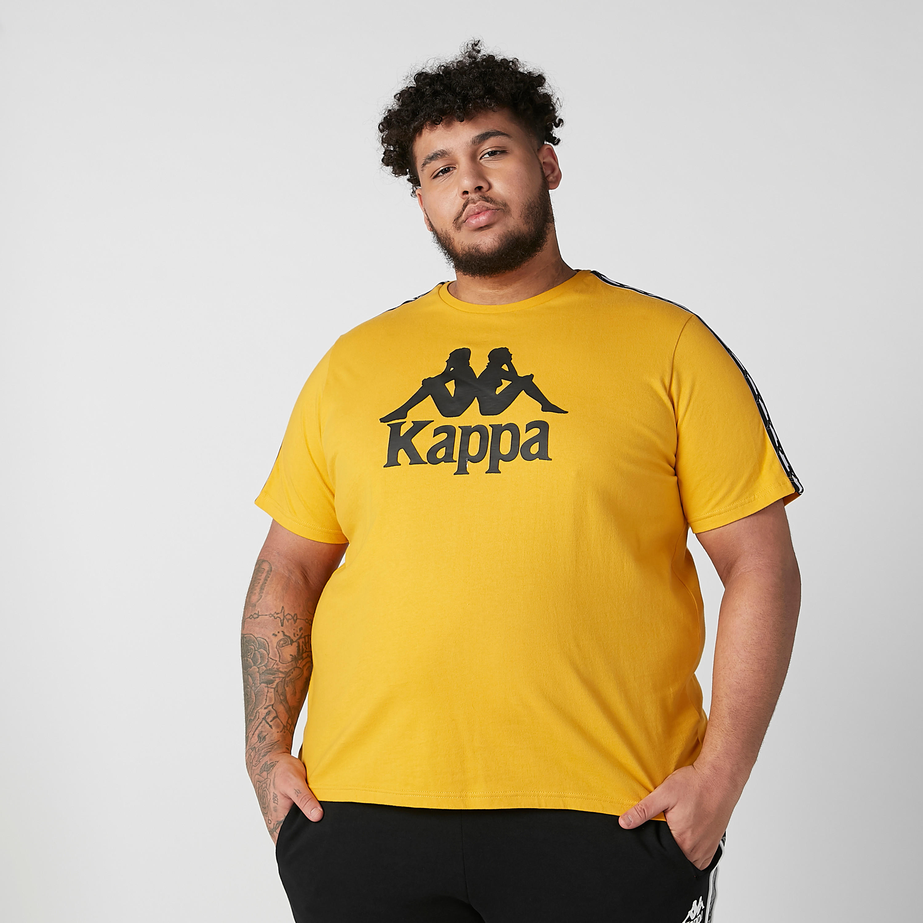 تيشيرت بياقة مستديرة وأكمام قصيرة وطبعات من كابا-men-clothing-sportswearandactivewear-tshirtsandpolos-image-2