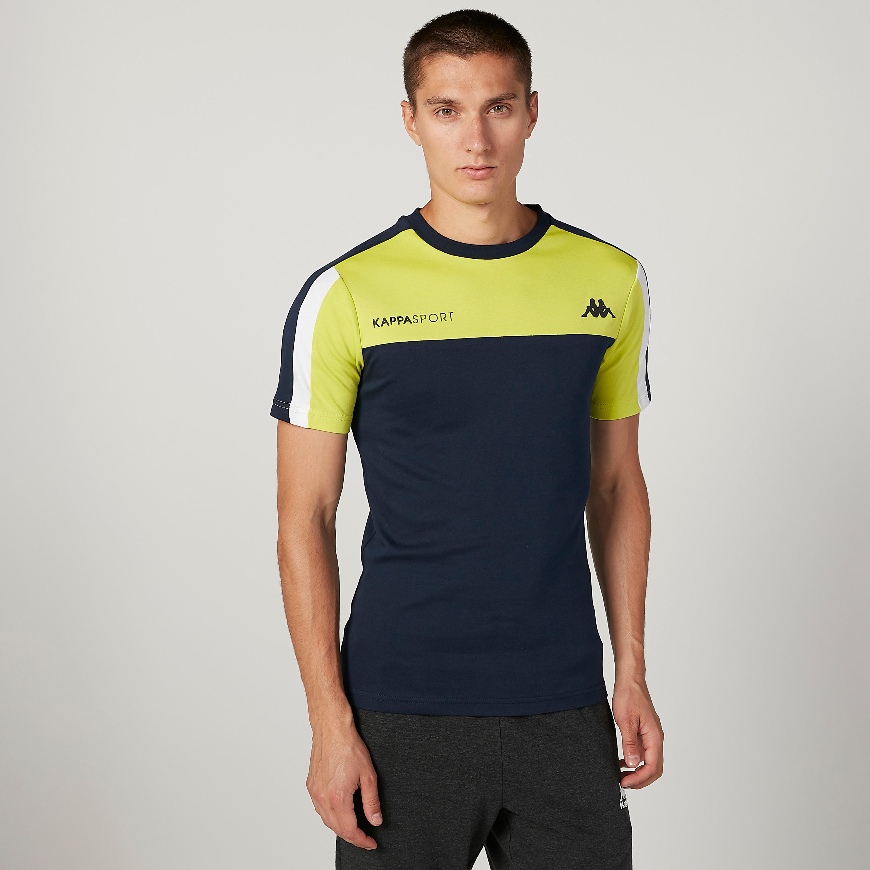 تيشيرت بياقة مستديرة وأكمام قصيرة وطبعات من كابا-men-clothing-sportswearandactivewear-tshirtsandpolos-image-1
