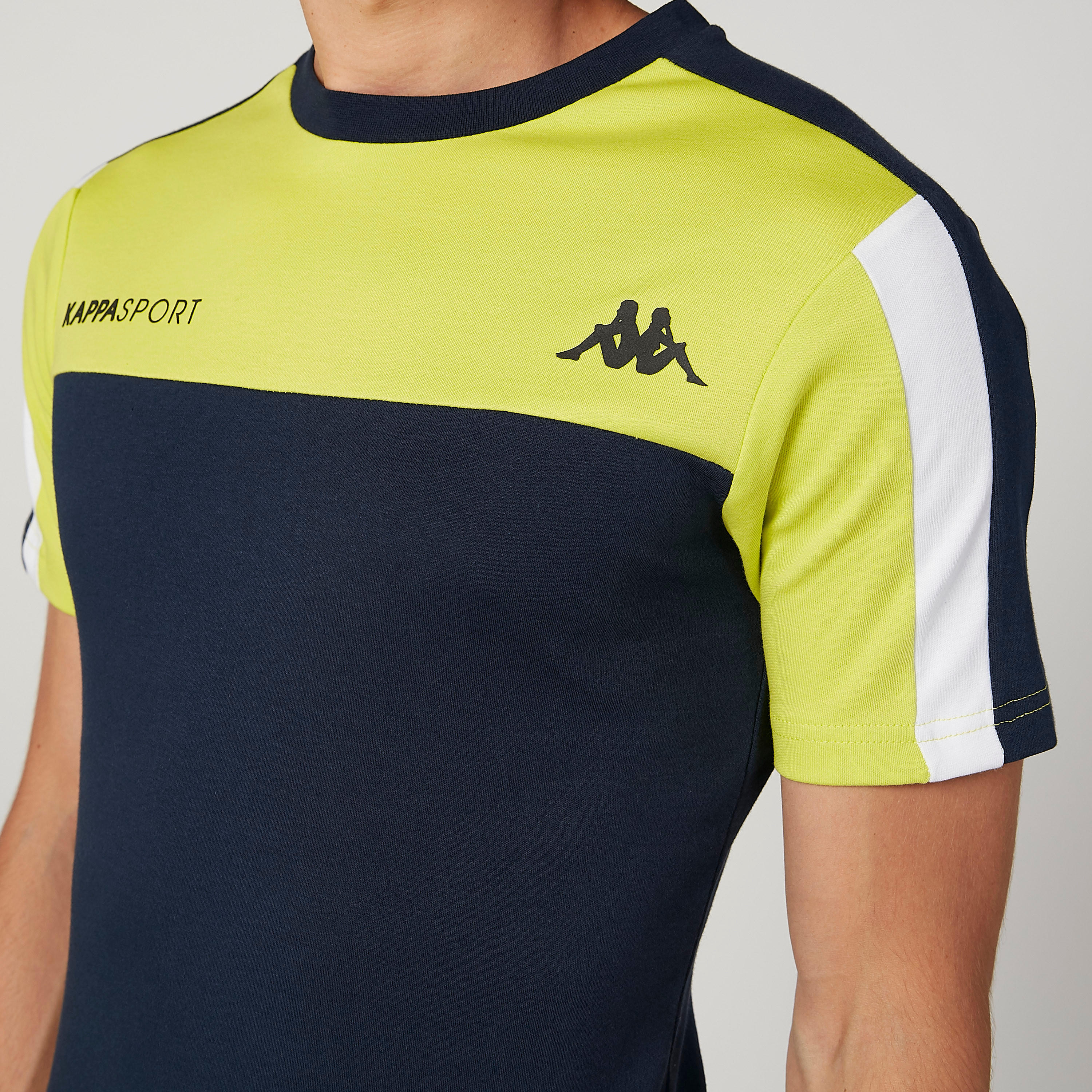 تيشيرت بياقة مستديرة وأكمام قصيرة وطبعات من كابا-men-clothing-sportswearandactivewear-tshirtsandpolos-image-3