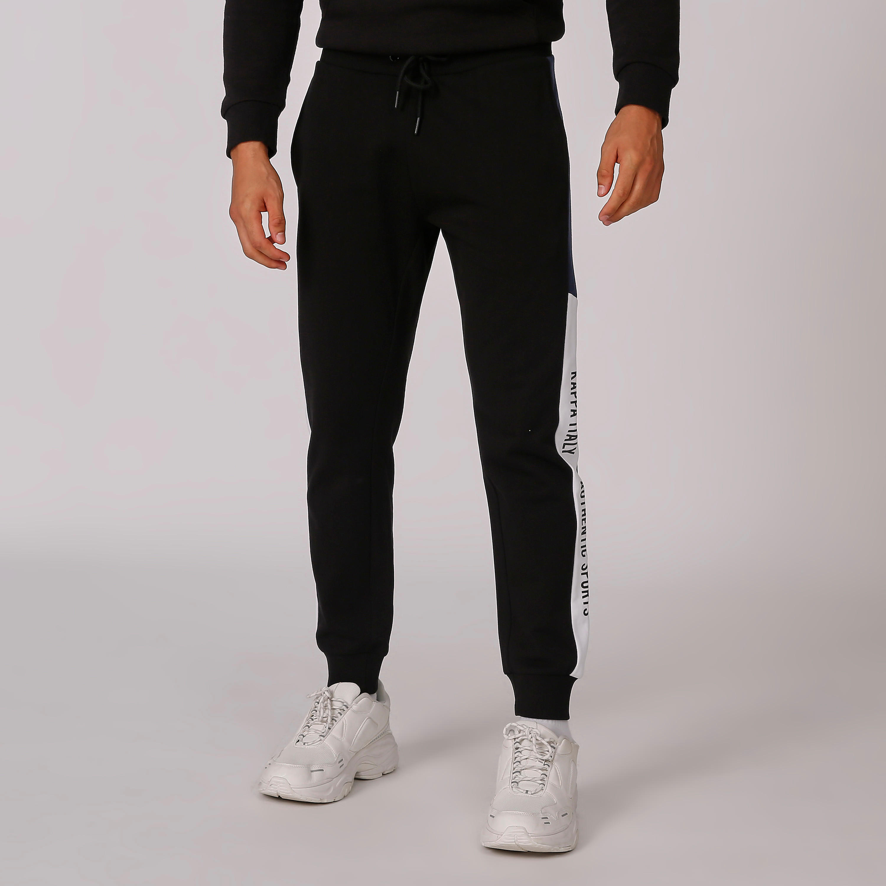 بنطلون رياضي بخصر مطّاطي وجيوب وطبعات من كابا-men-clothing-sportswearandactivewear-bottoms-image-3