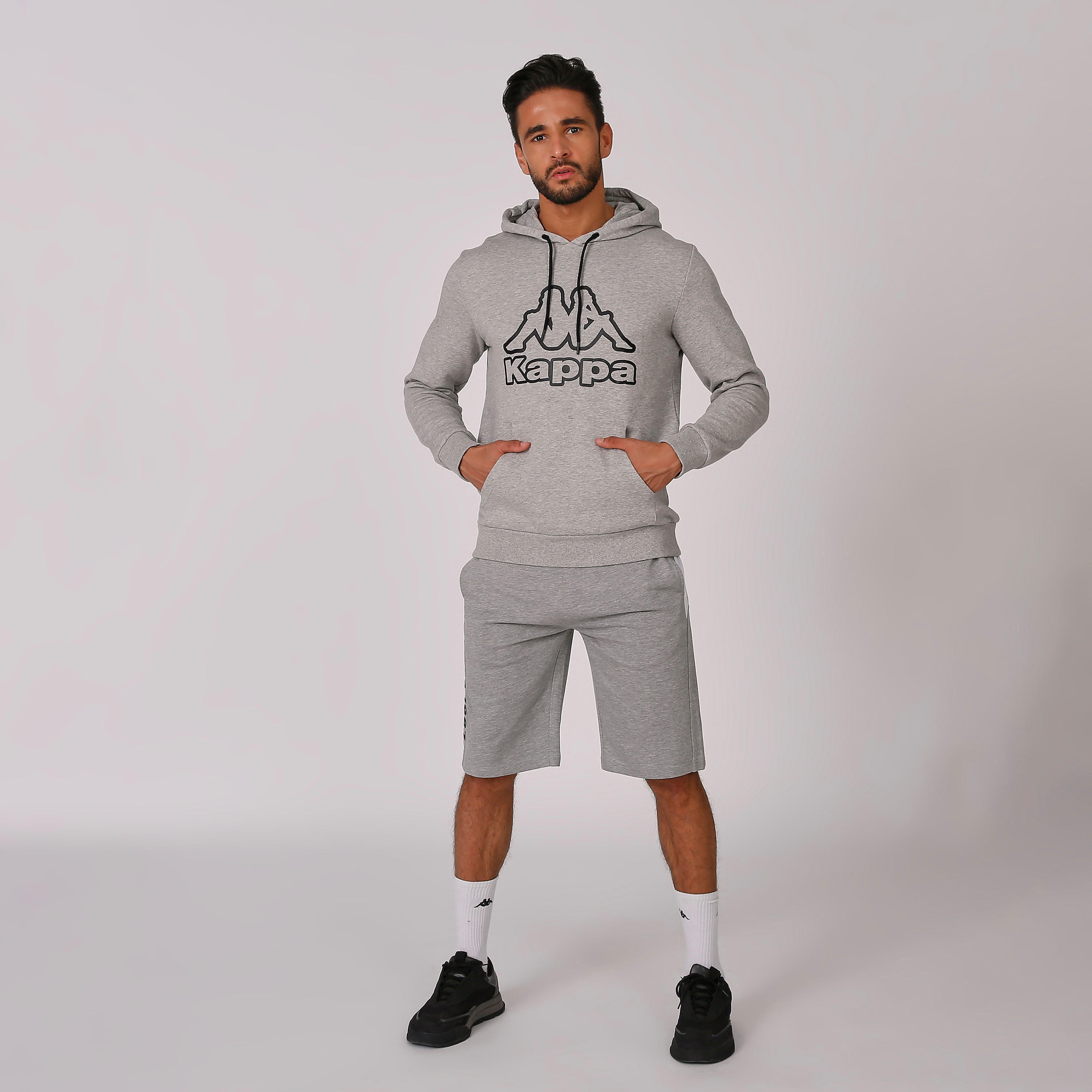 شورت بخصر مطاطي وجيوب وطبعات من كابا-men-clothing-sportswearandactivewear-bottoms-image-2