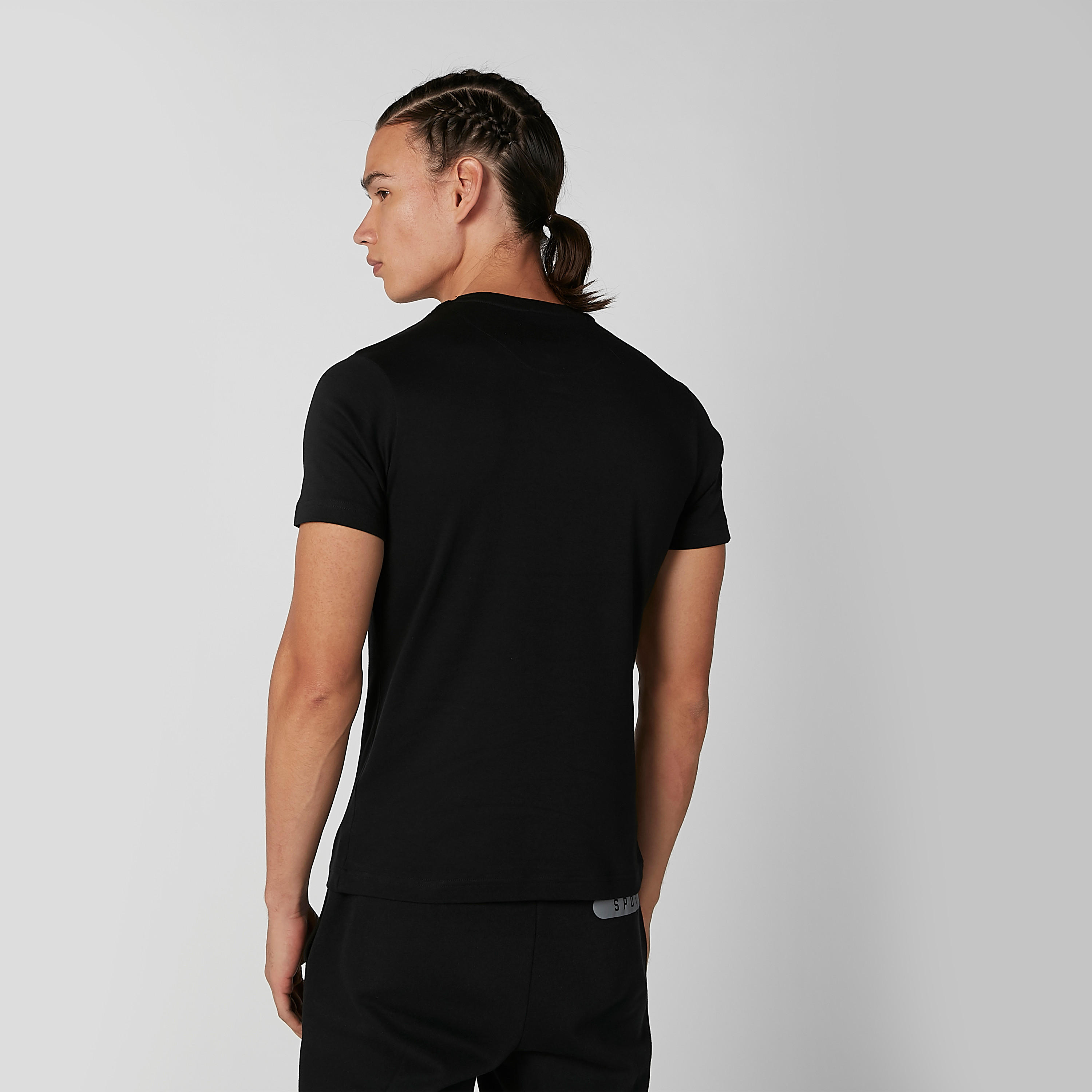 تيشيرت بياقة ضيّقة وأكمام قصيرة وطبعات من كابا-men-clothing-sportswearandactivewear-tshirtsandpolos-image-4