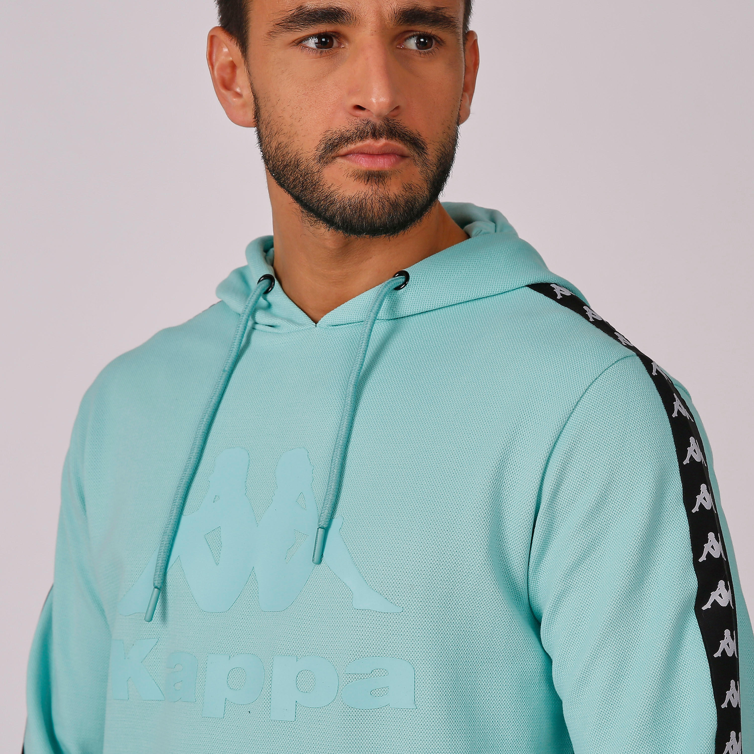 سويت شيرت بقبعة وجيوب كانجارو وطبعات من كابا-men-clothing-jacketsandblazers-jackets-image-3
