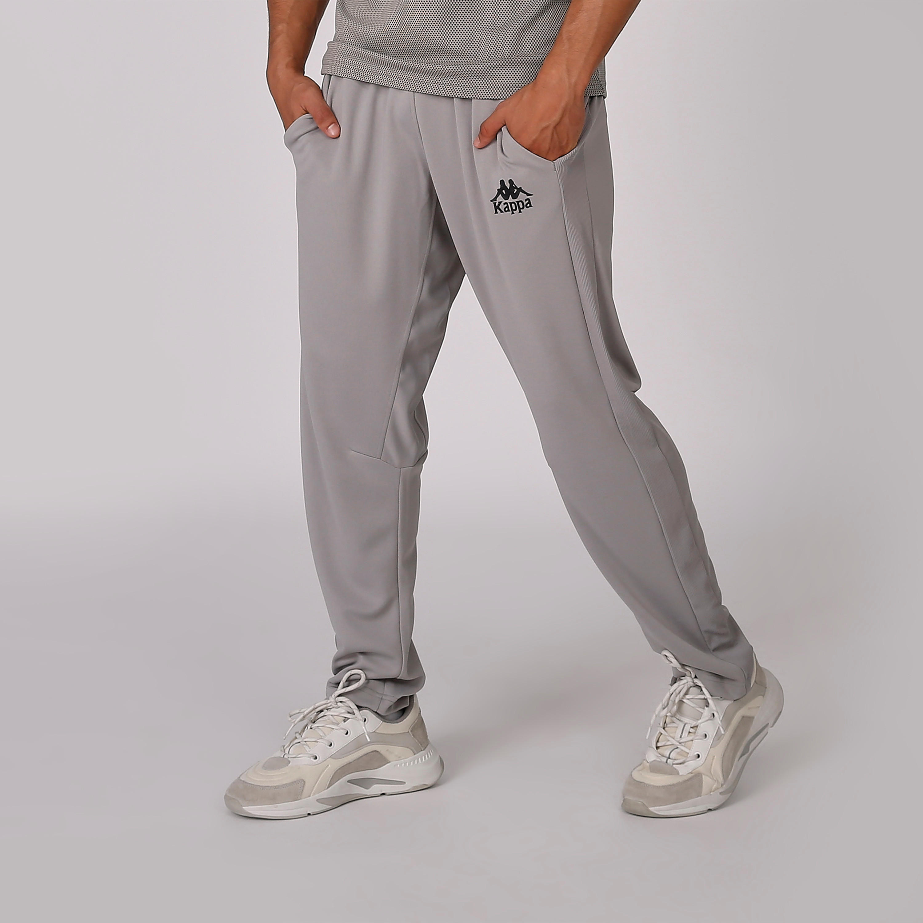 بنطلون رياضي مستدام سادة بخصر مطّاطي من كابا-men-clothing-sportswearandactivewear-bottoms-image-1
