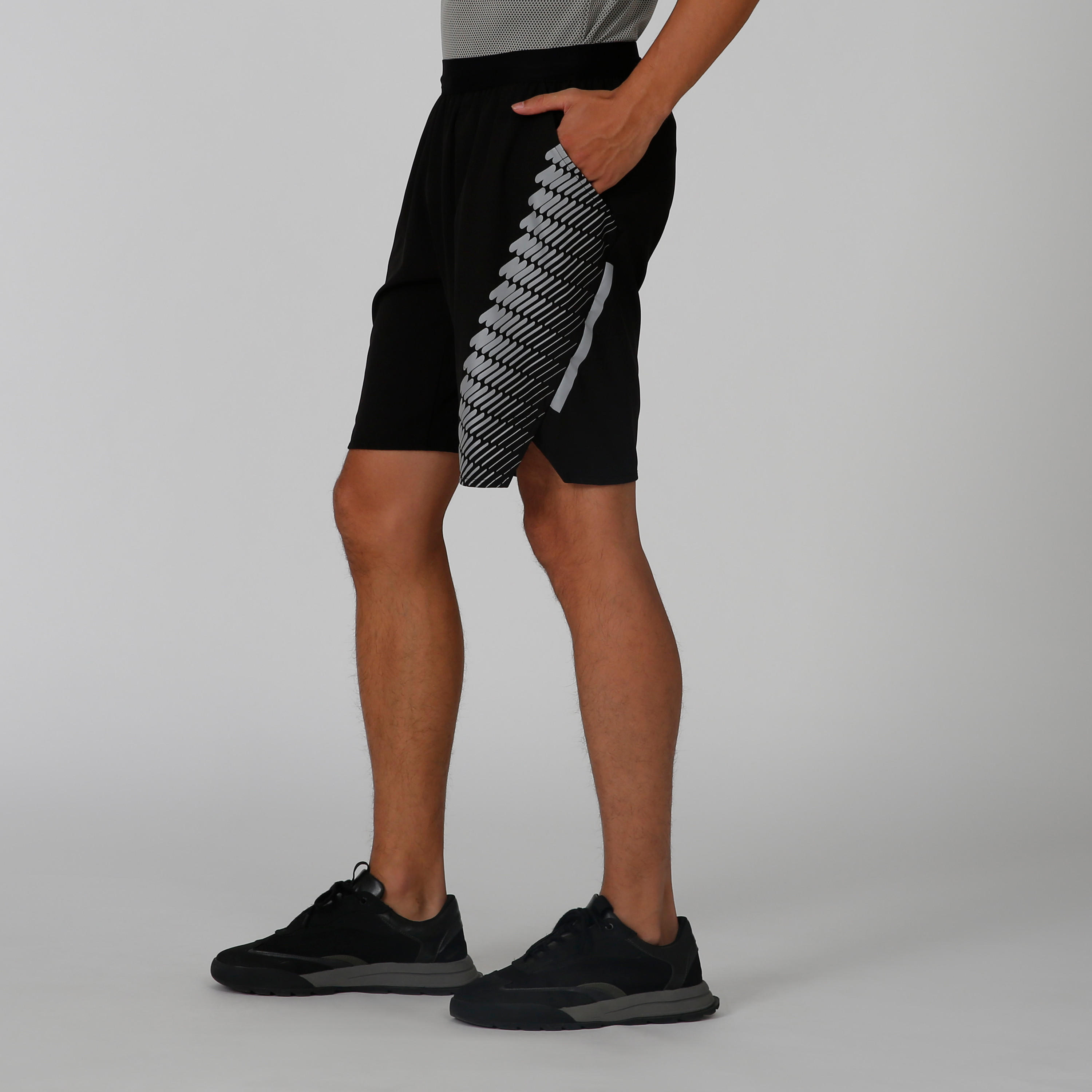 شورت بجيوب وطبعات من كابا-men-clothing-sportswearandactivewear-bottoms-image-4
