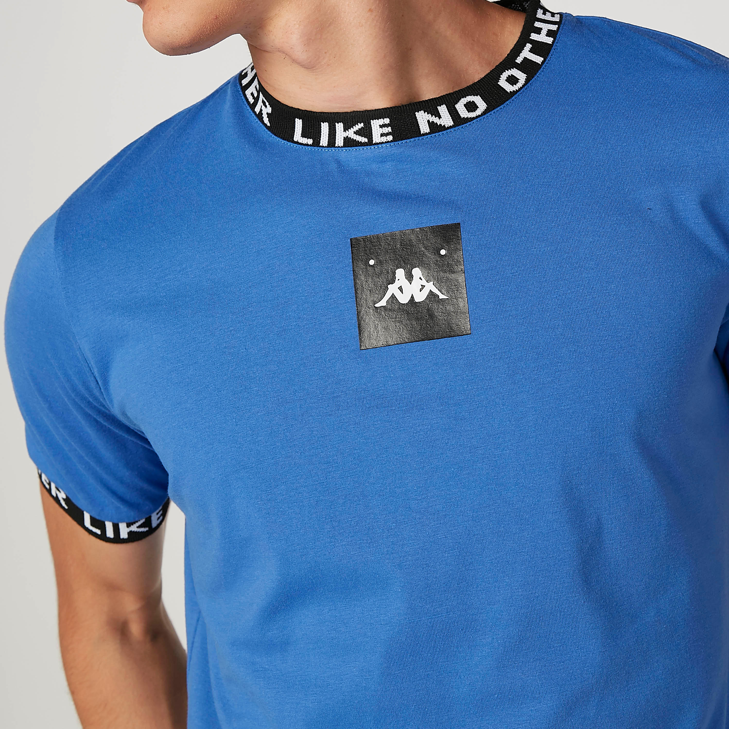 تيشيرت بياقة مستديرة وأكمام قصيرة وطبعات من كابا-men-clothing-sportswearandactivewear-tshirtsandpolos-image-3