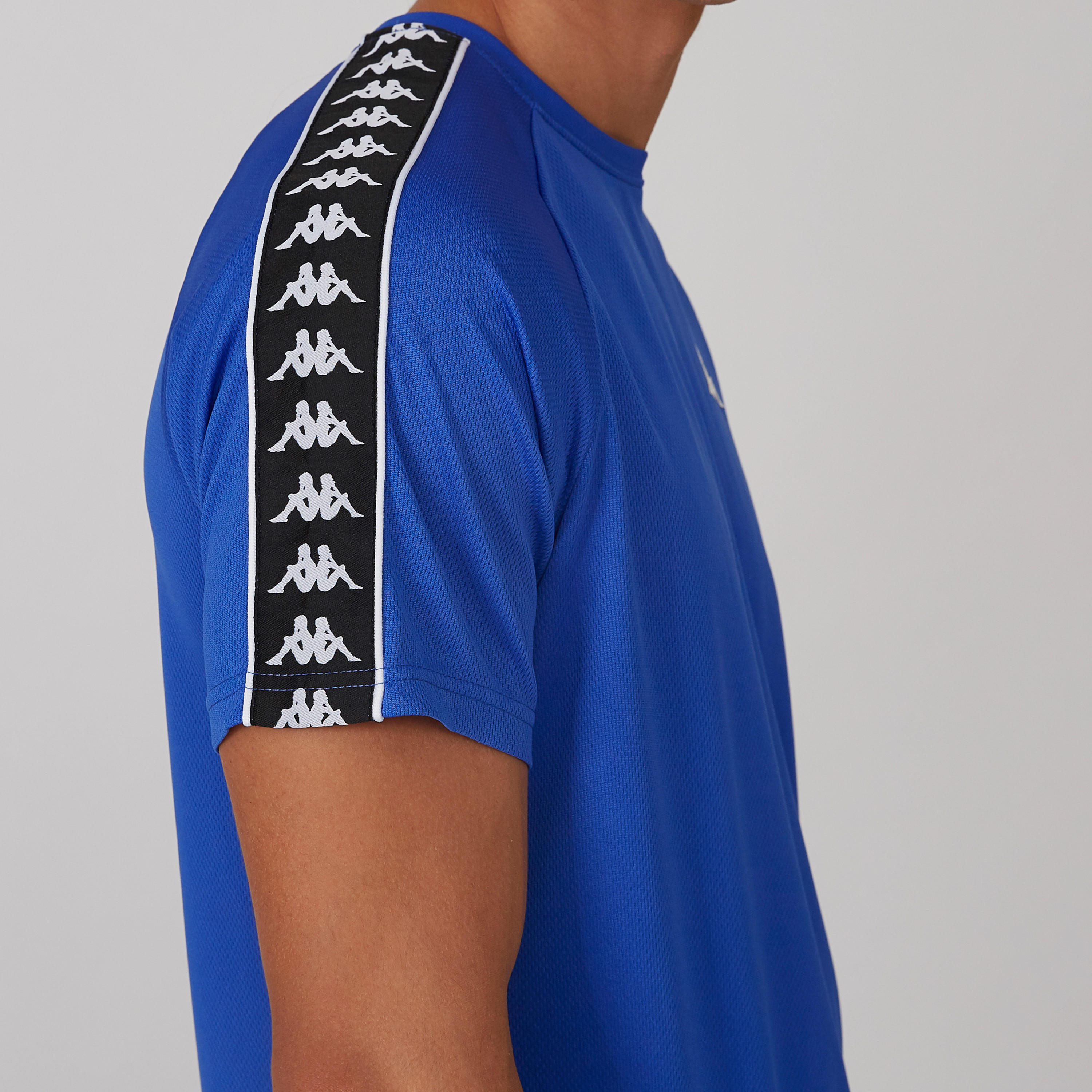 تيشيرت بياقة مستديرة وأكمام قصيرة وطبعات من كابا-men-clothing-sportswearandactivewear-tshirtsandpolos-image-5