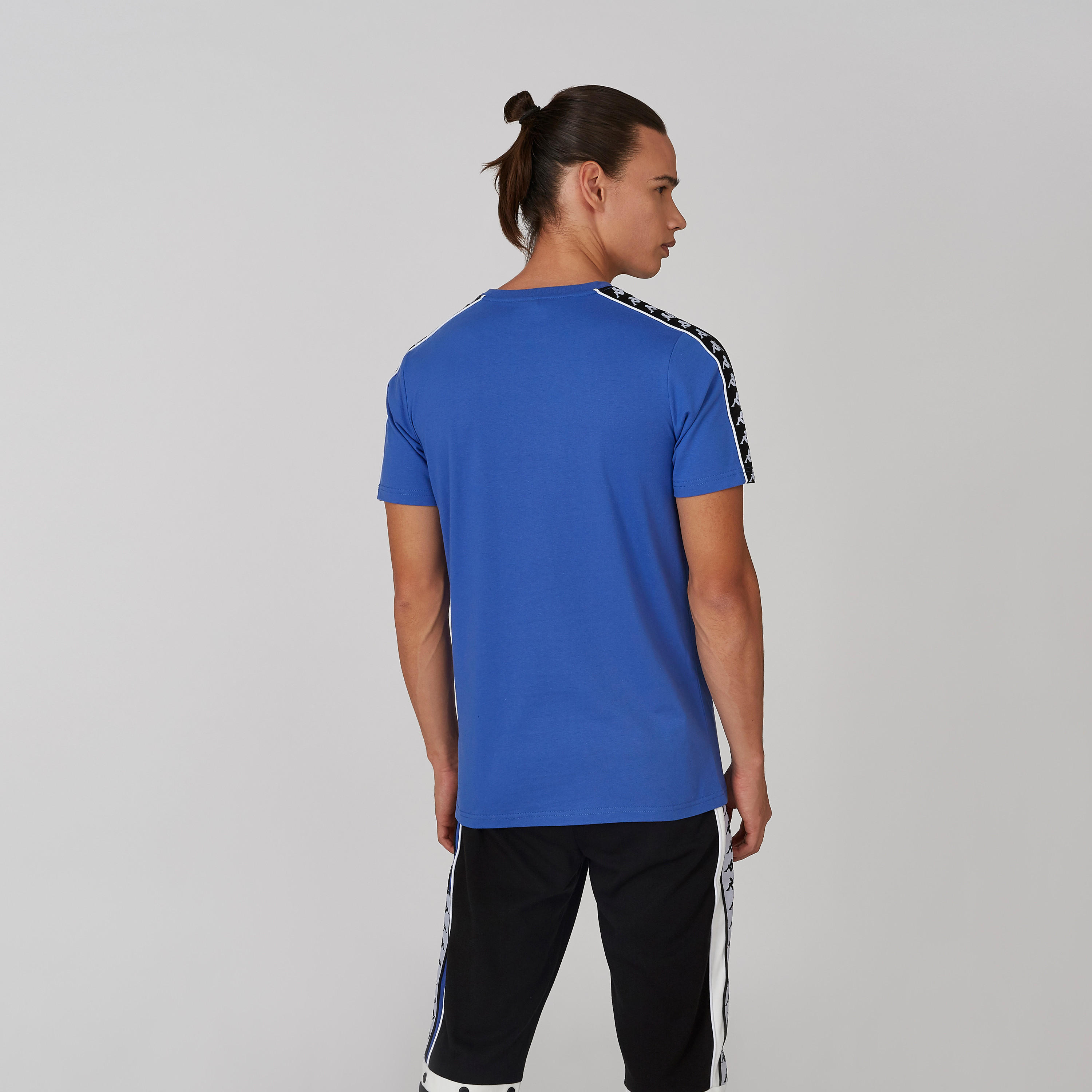تيشيرت بياقة مستديرة وأكمام قصيرة وطبعات من كابا-men-clothing-tshirtsandpolos-tshirts-image-2