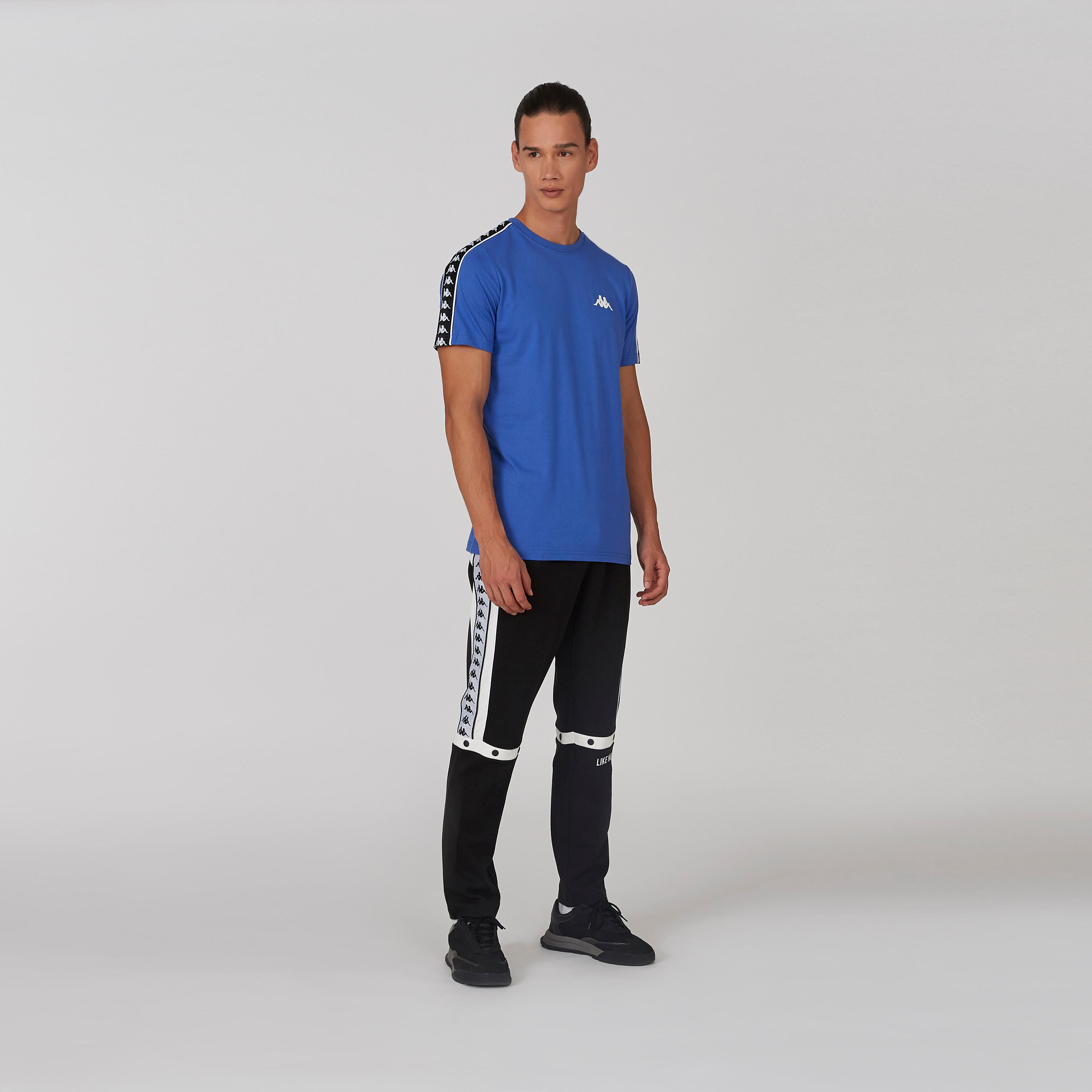 تيشيرت بياقة مستديرة وأكمام قصيرة وطبعات من كابا-men-clothing-tshirtsandpolos-tshirts-image-5