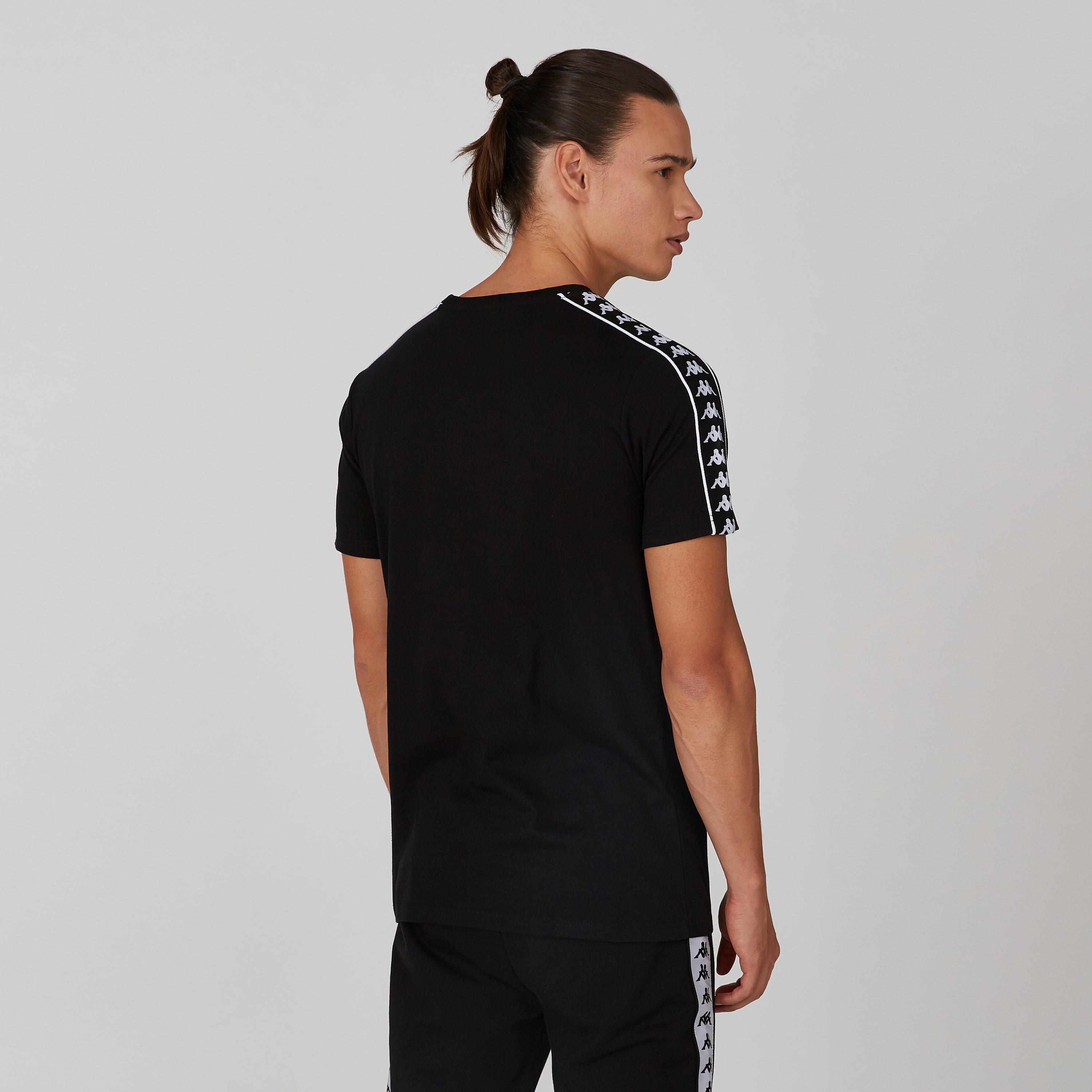 تيشيرت بياقة مستديرة وأكمام قصيرة وطبعات من كابا-men-clothing-tshirtsandpolos-tshirts-image-8