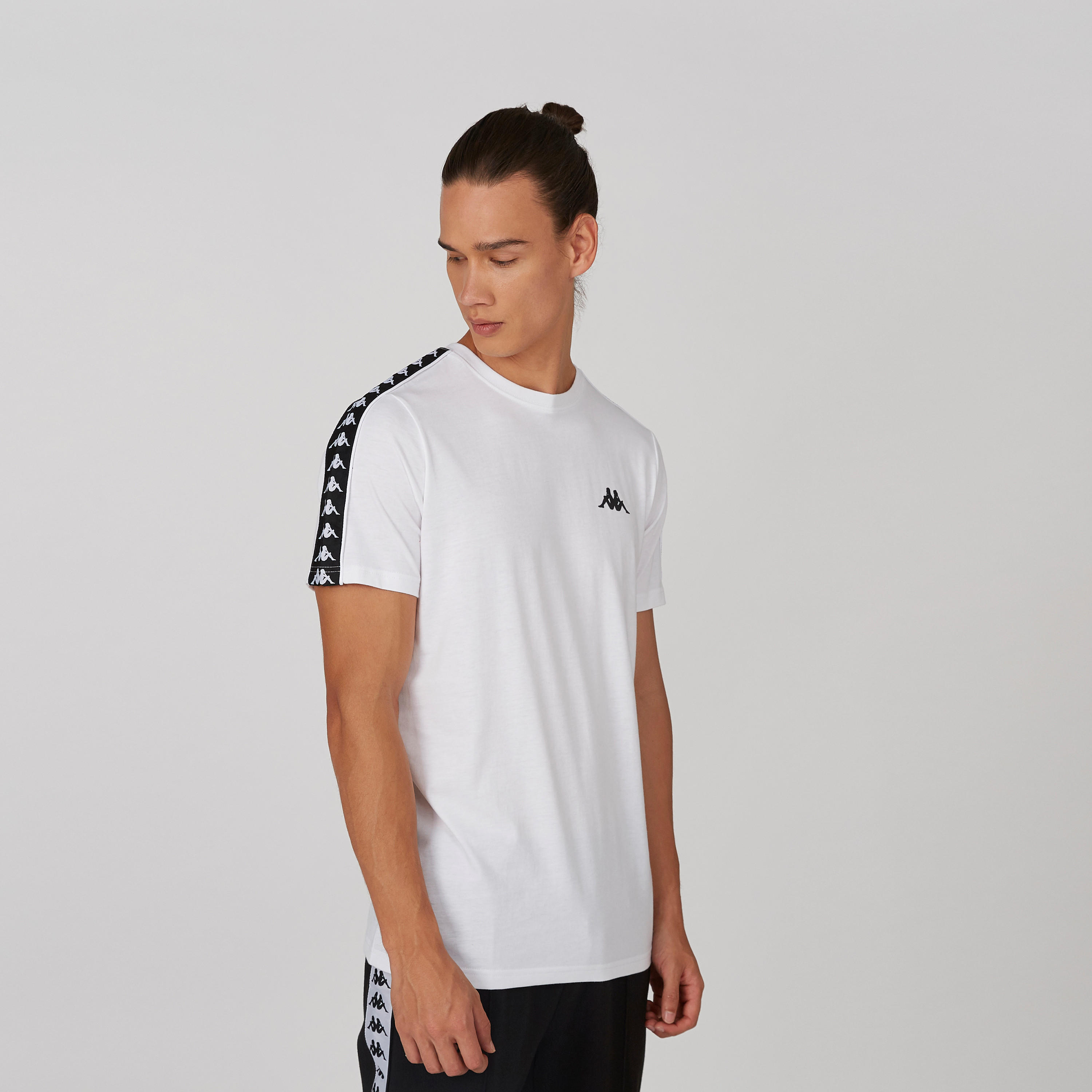 تيشيرت بياقة مستديرة وأكمام قصيرة وطبعات من كابا-men-clothing-tshirtsandpolos-tshirts-image-11