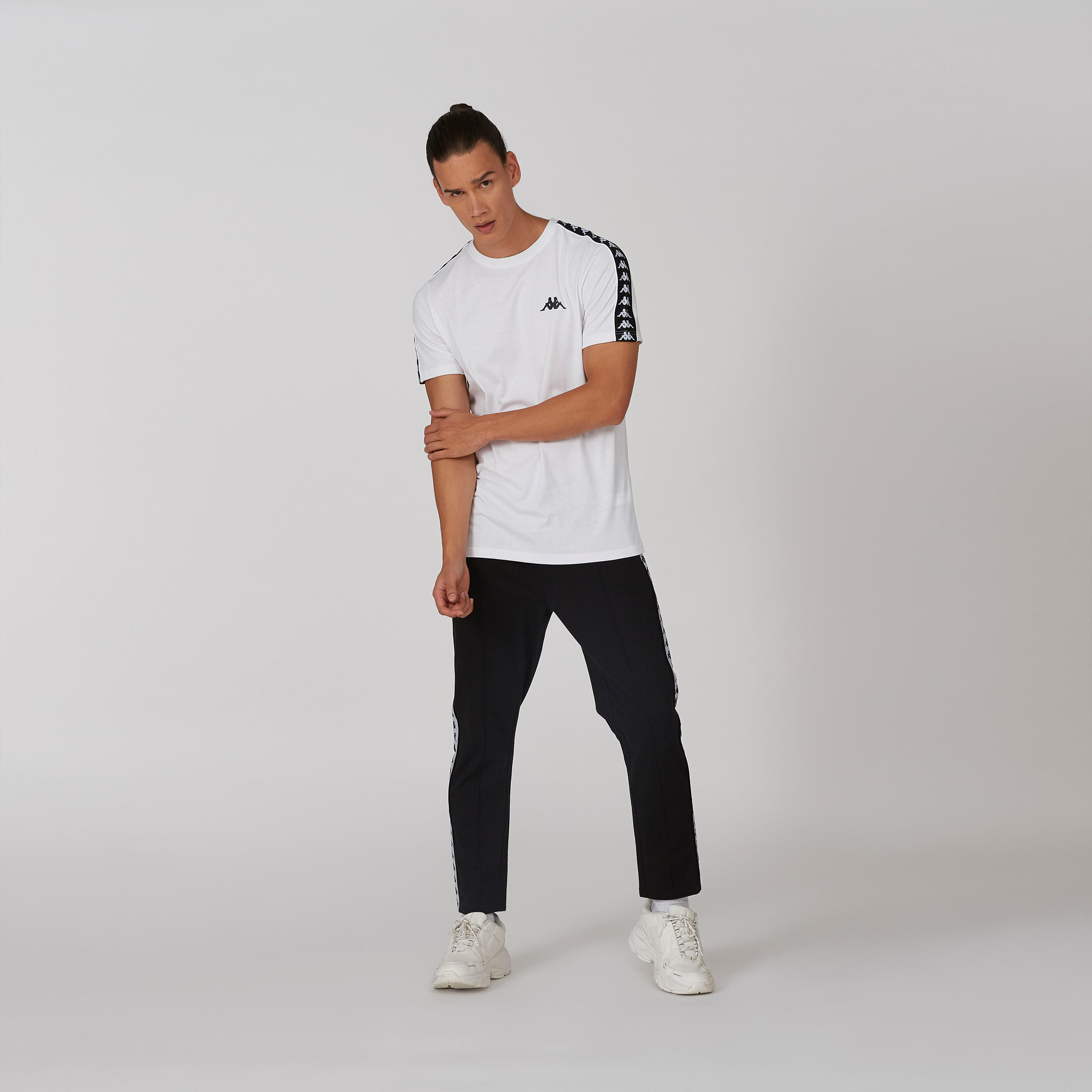تيشيرت بياقة مستديرة وأكمام قصيرة وطبعات من كابا-men-clothing-tshirtsandpolos-tshirts-image-13