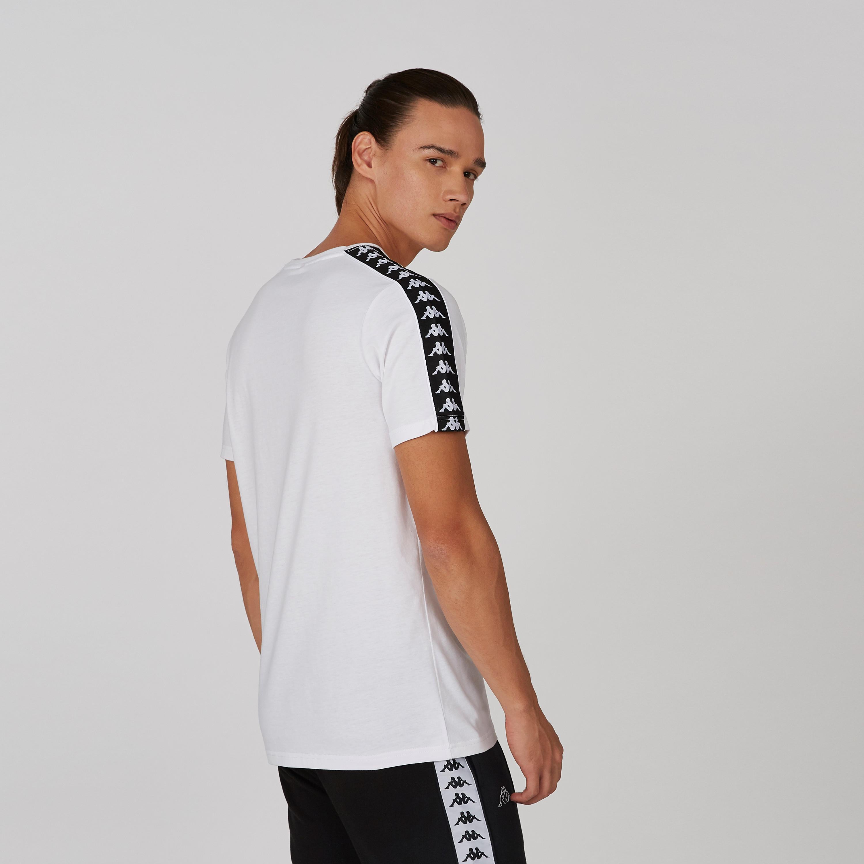تيشيرت بياقة مستديرة وأكمام قصيرة وطبعات من كابا-men-clothing-tshirtsandpolos-tshirts-image-15