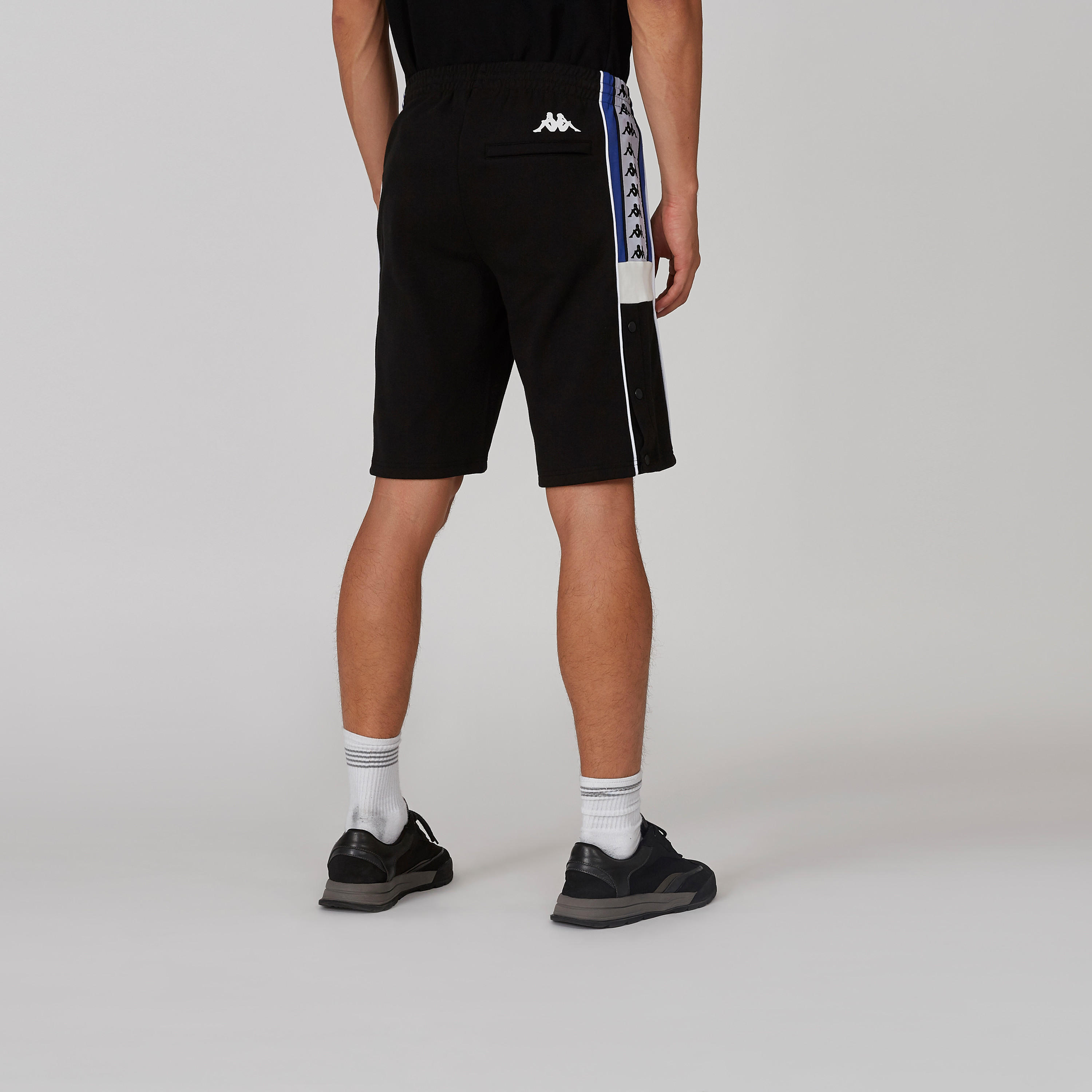 شورت بخصر مطاطي وطبعات من كابا-men-clothing-sportswearandactivewear-bottoms-image-3