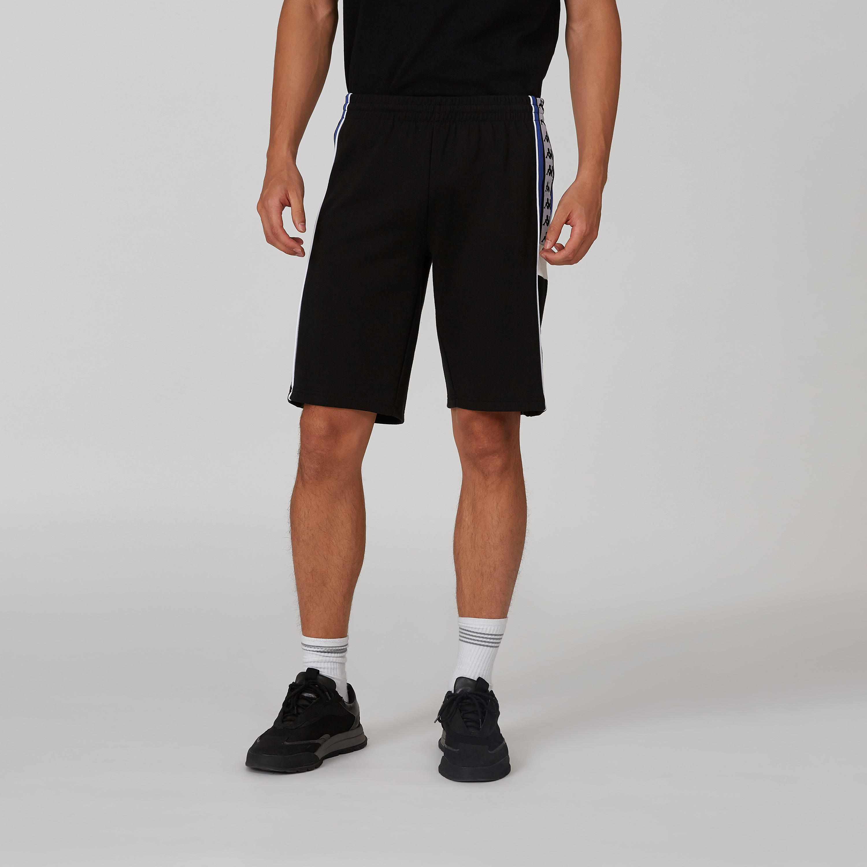 شورت بخصر مطاطي وطبعات من كابا-men-clothing-sportswearandactivewear-bottoms-image-1
