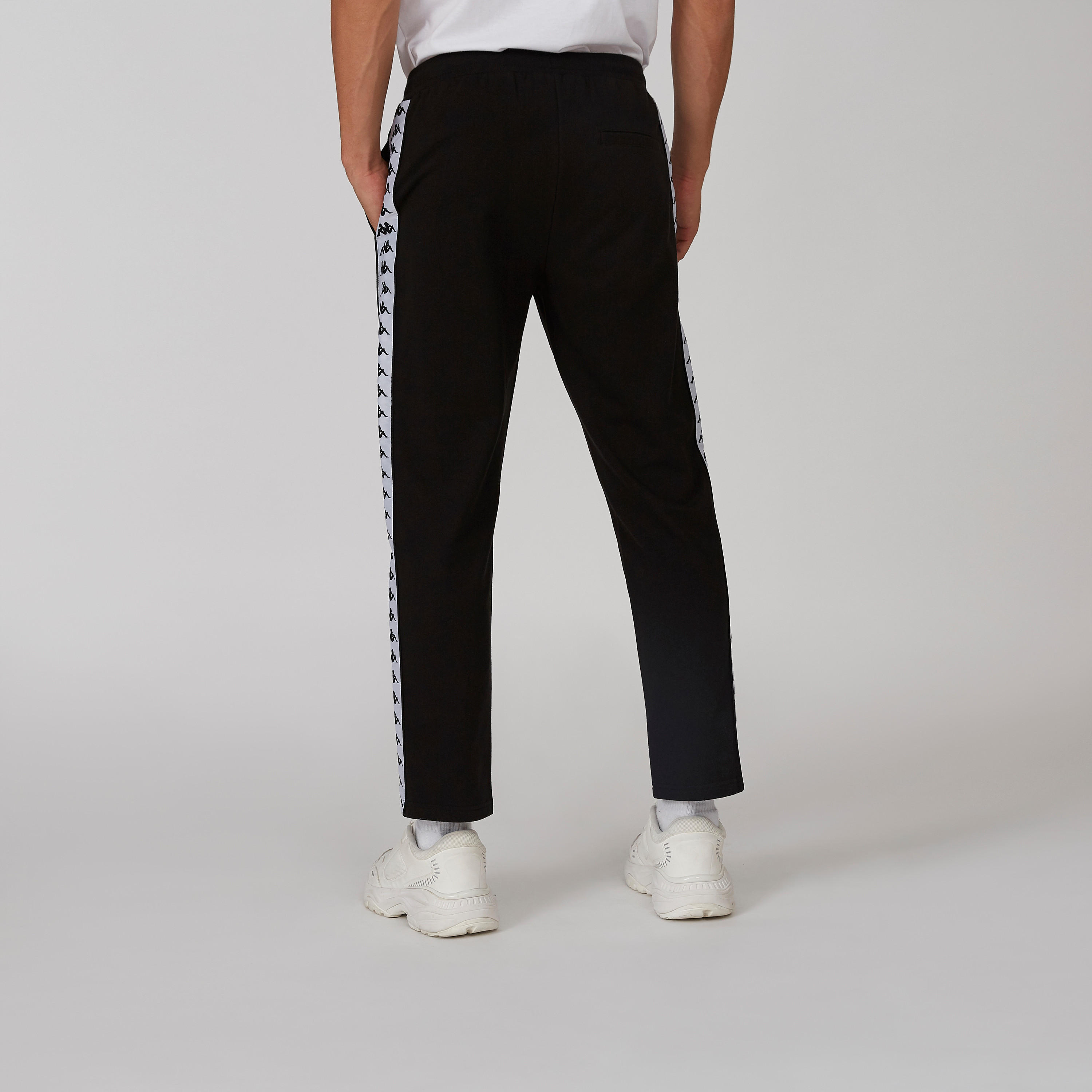 بنطلون رياضي بخصر مطاطي وطبعات من كابا-men-clothing-sportswearandactivewear-bottoms-image-2