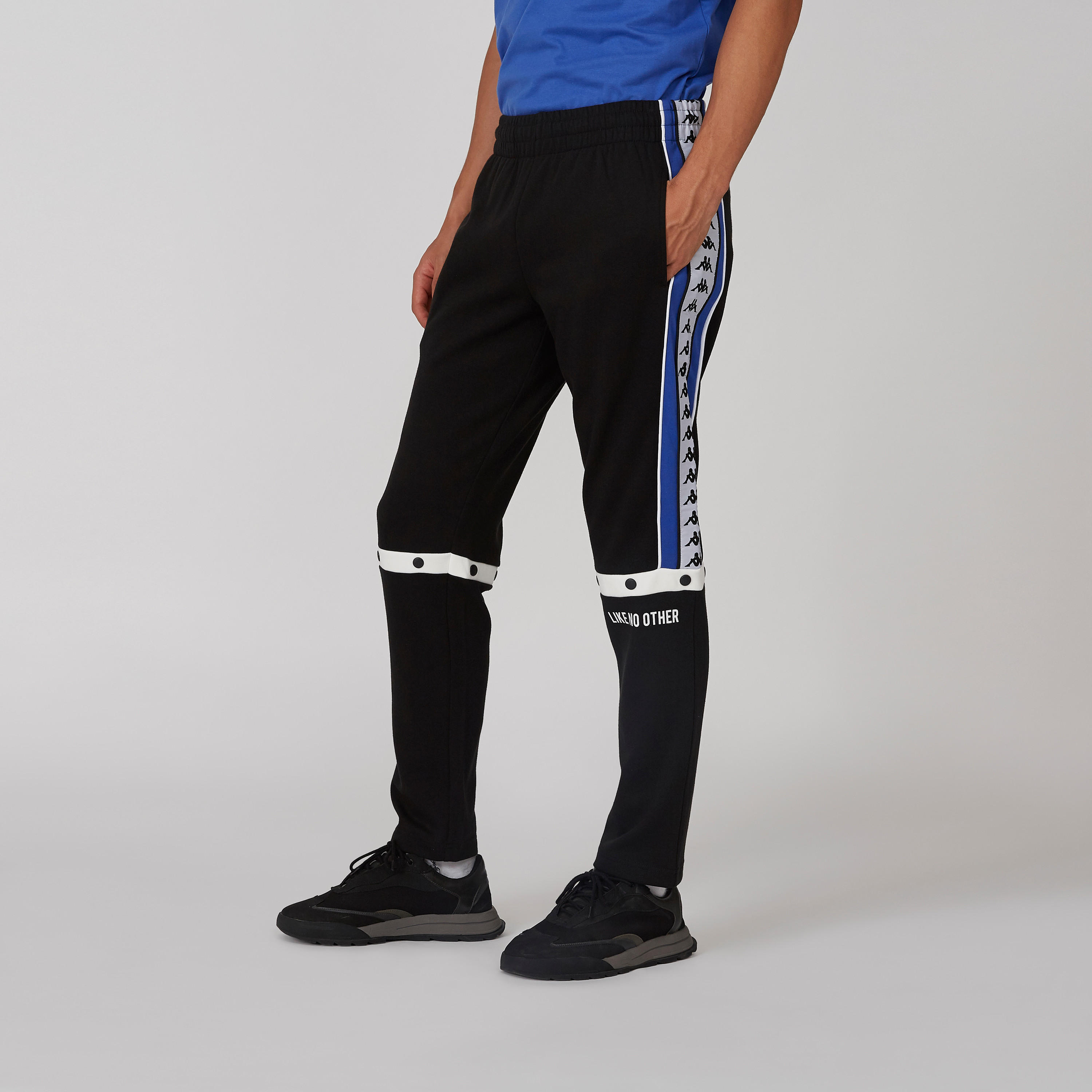 بنطلون بجيوب وطبعات من كابا-men-clothing-sportswearandactivewear-bottoms-image-1