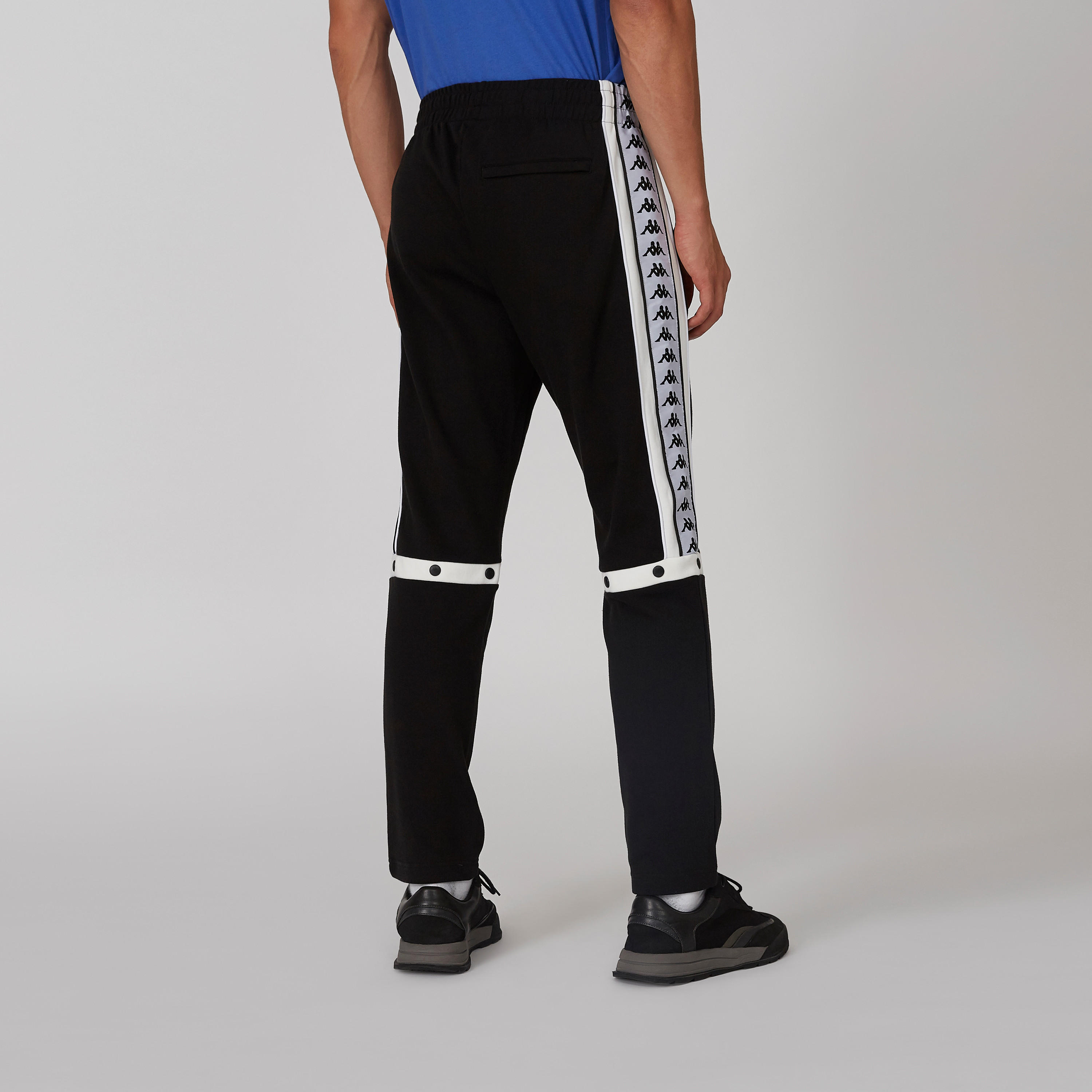 بنطلون بجيوب وطبعات من كابا-men-clothing-sportswearandactivewear-bottoms-image-2