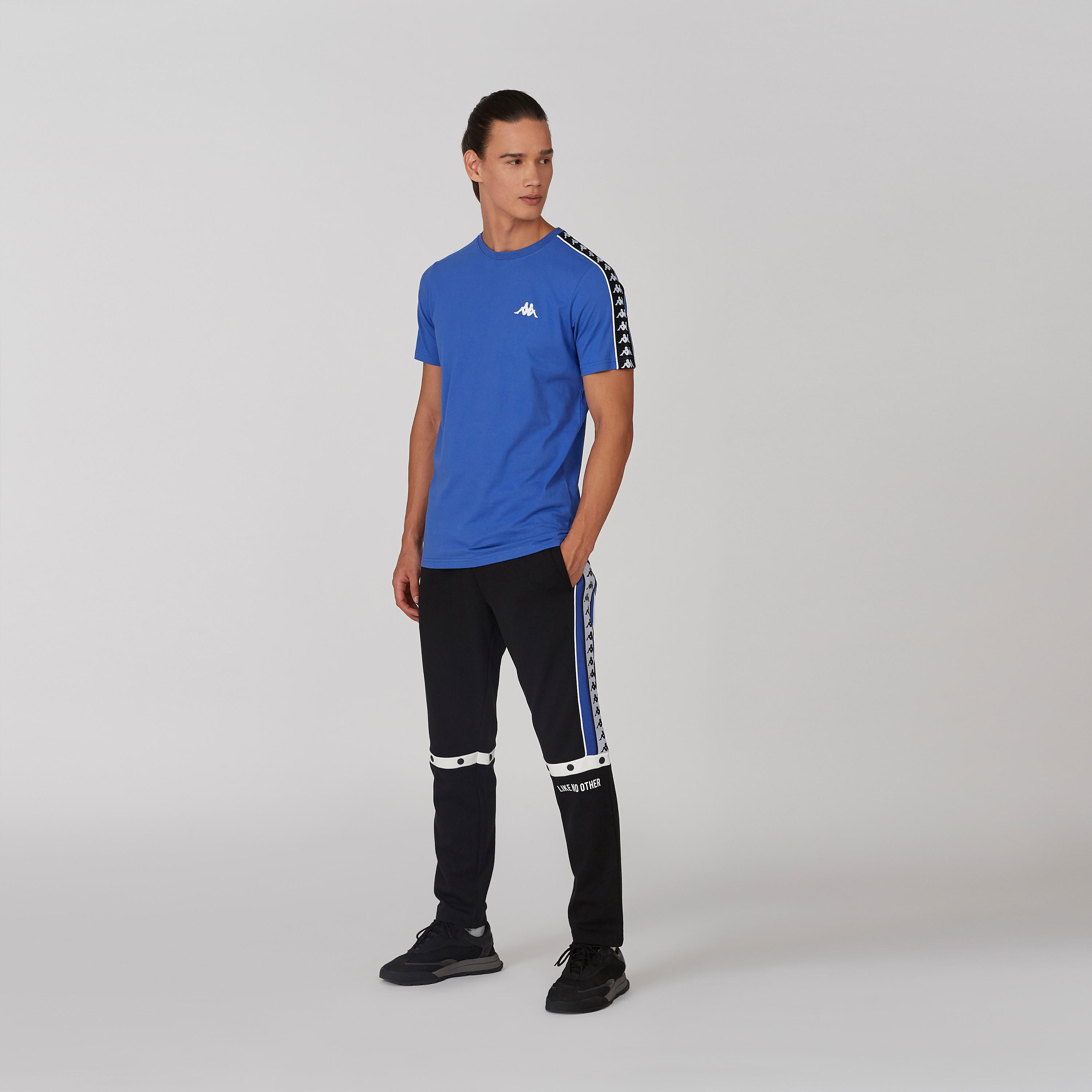 بنطلون بجيوب وطبعات من كابا-men-clothing-sportswearandactivewear-bottoms-image-3