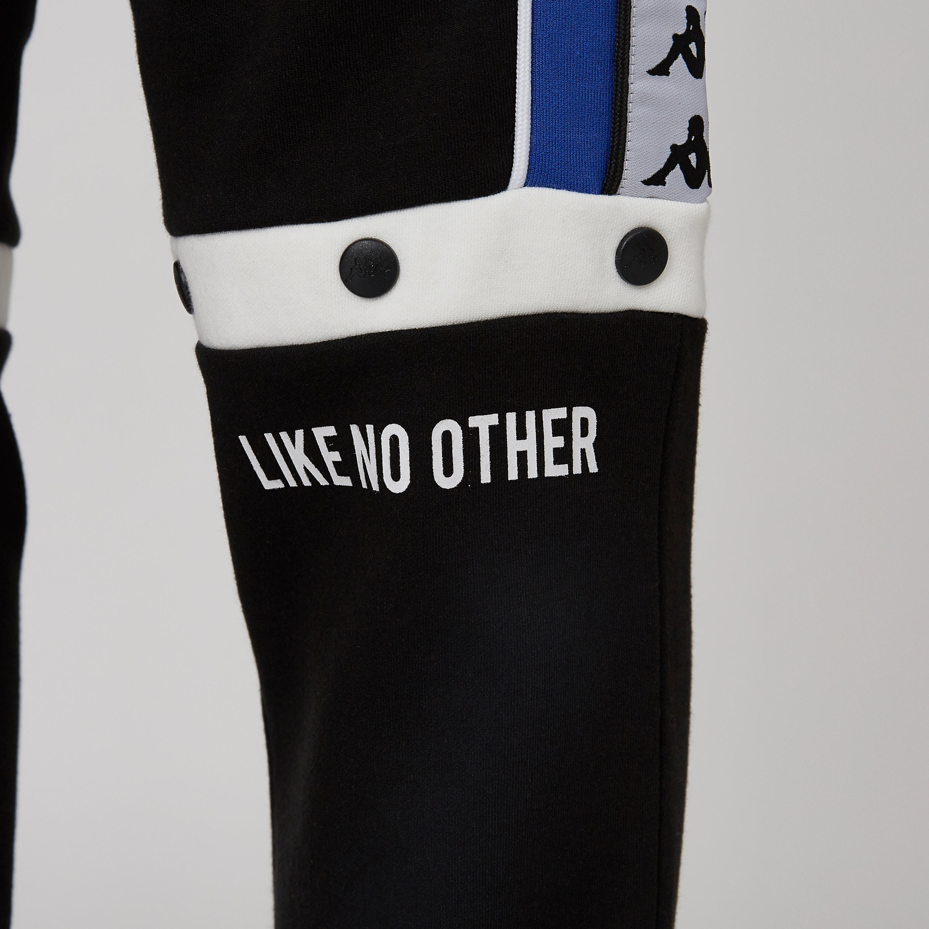 بنطلون بجيوب وطبعات من كابا-men-clothing-sportswearandactivewear-bottoms-image-4