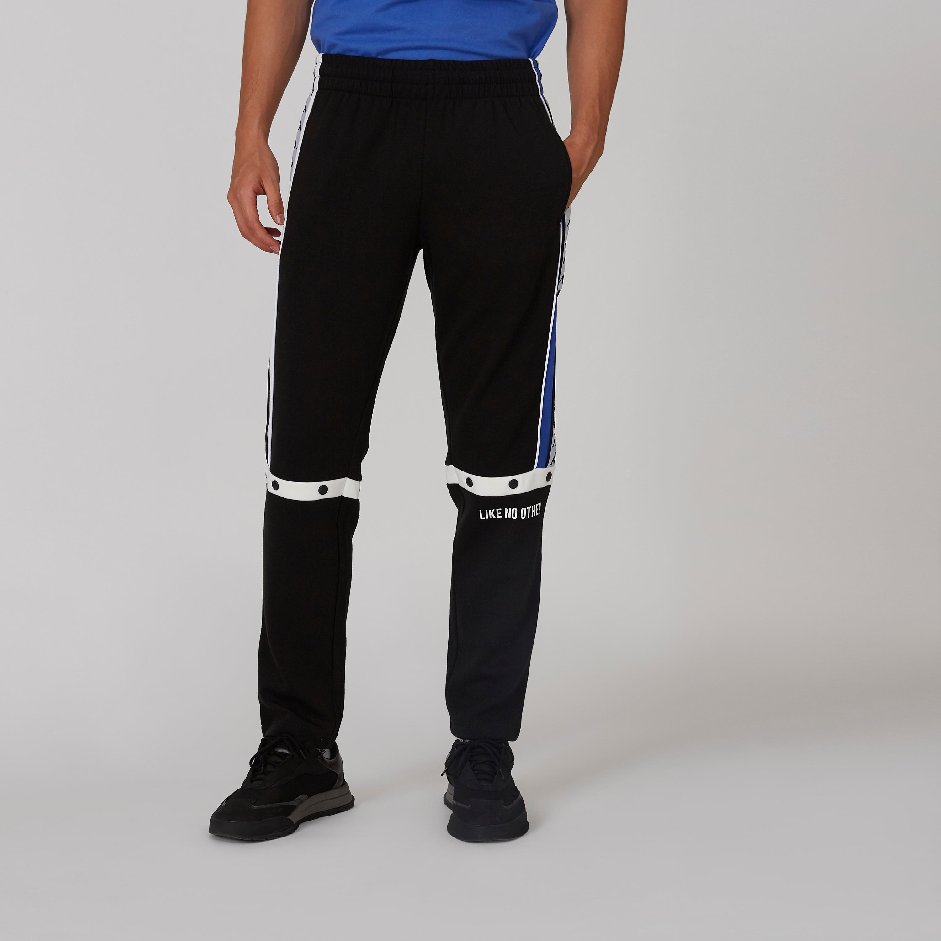بنطلون بجيوب وطبعات من كابا-men-clothing-sportswearandactivewear-bottoms-image-5