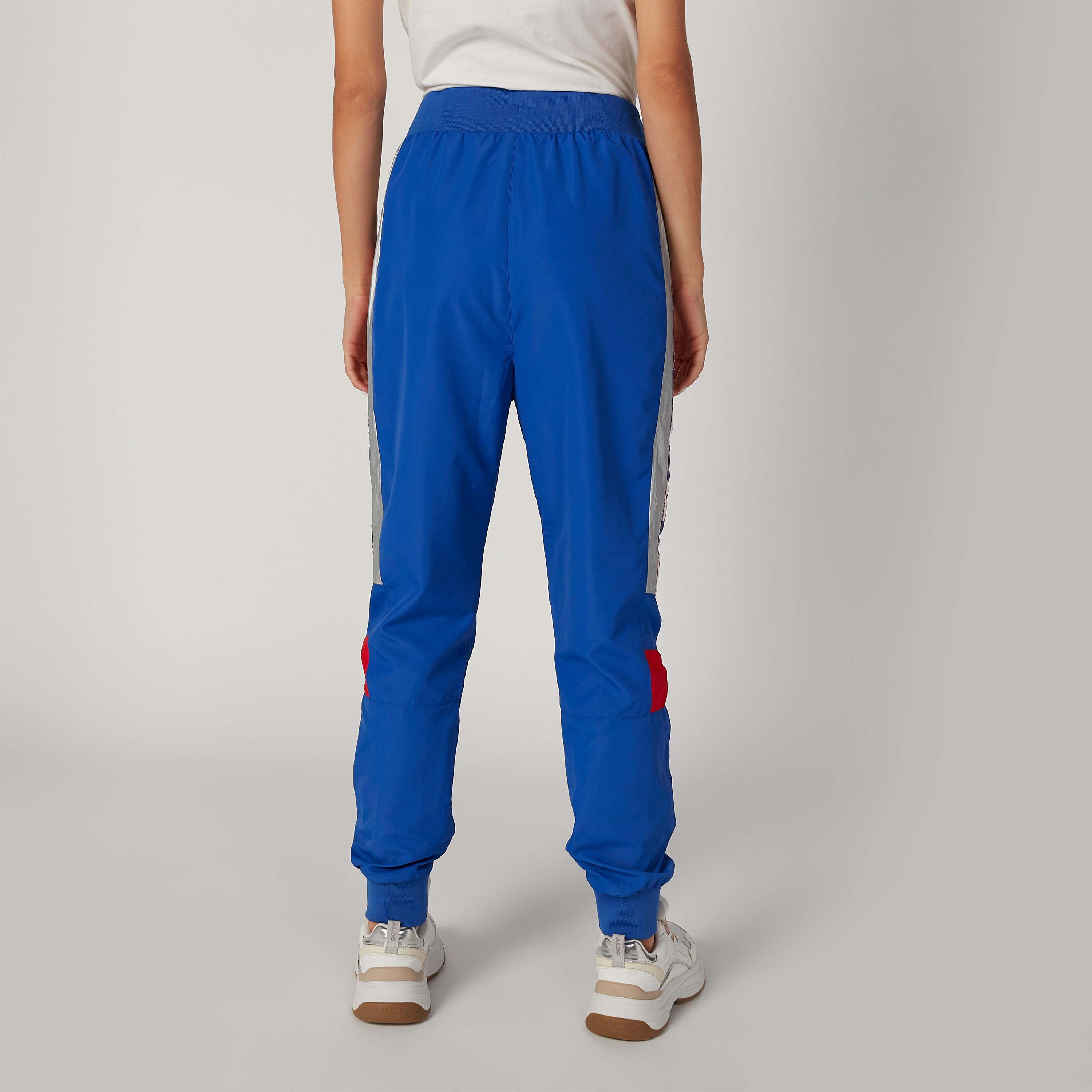 بنطلون رياضي بخصر مطّاطي وجيوب وطبعات من كابا-men-clothing-sportswearandactivewear-bottoms-image-2