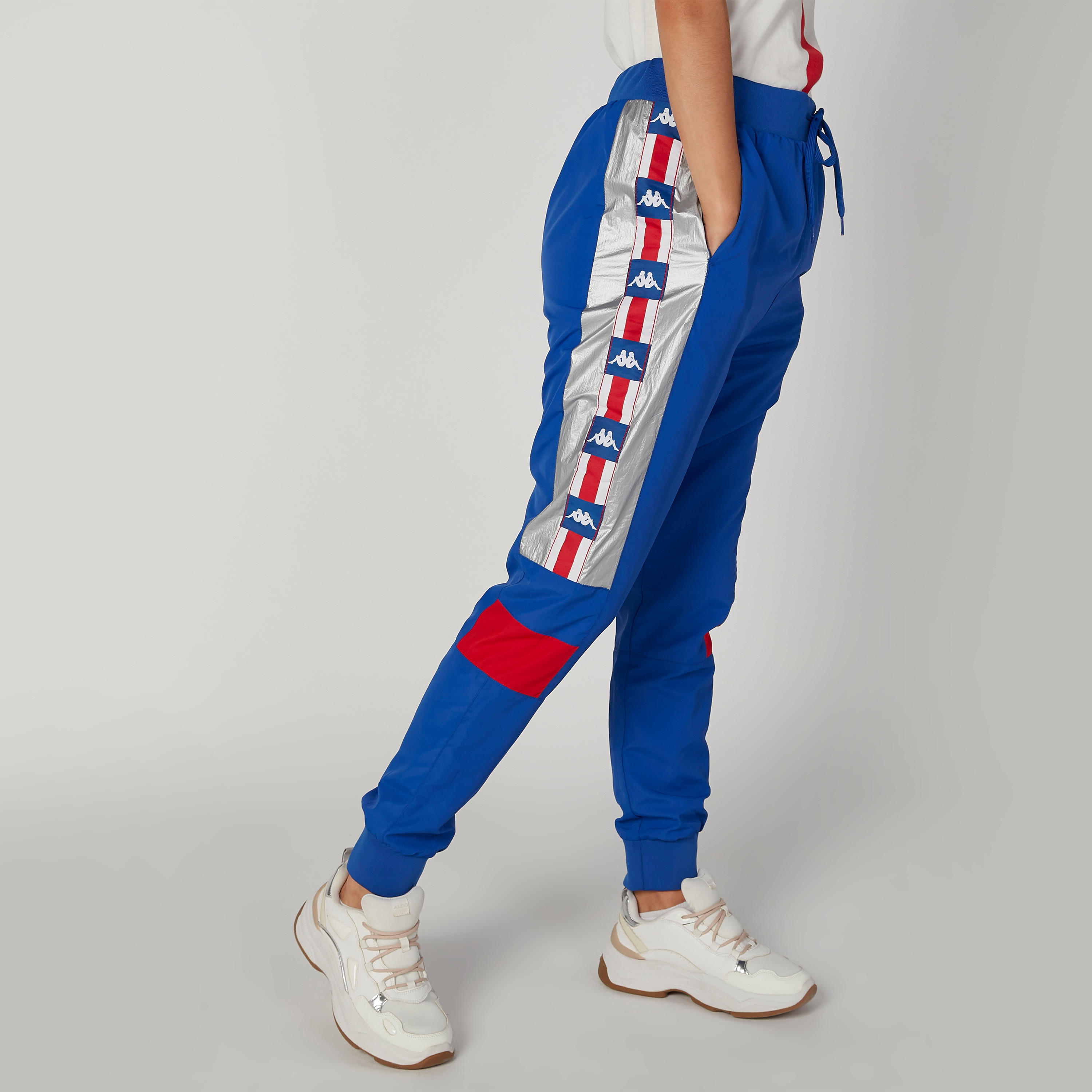 بنطلون رياضي بخصر مطّاطي وجيوب وطبعات من كابا-men-clothing-sportswearandactivewear-bottoms-image-3