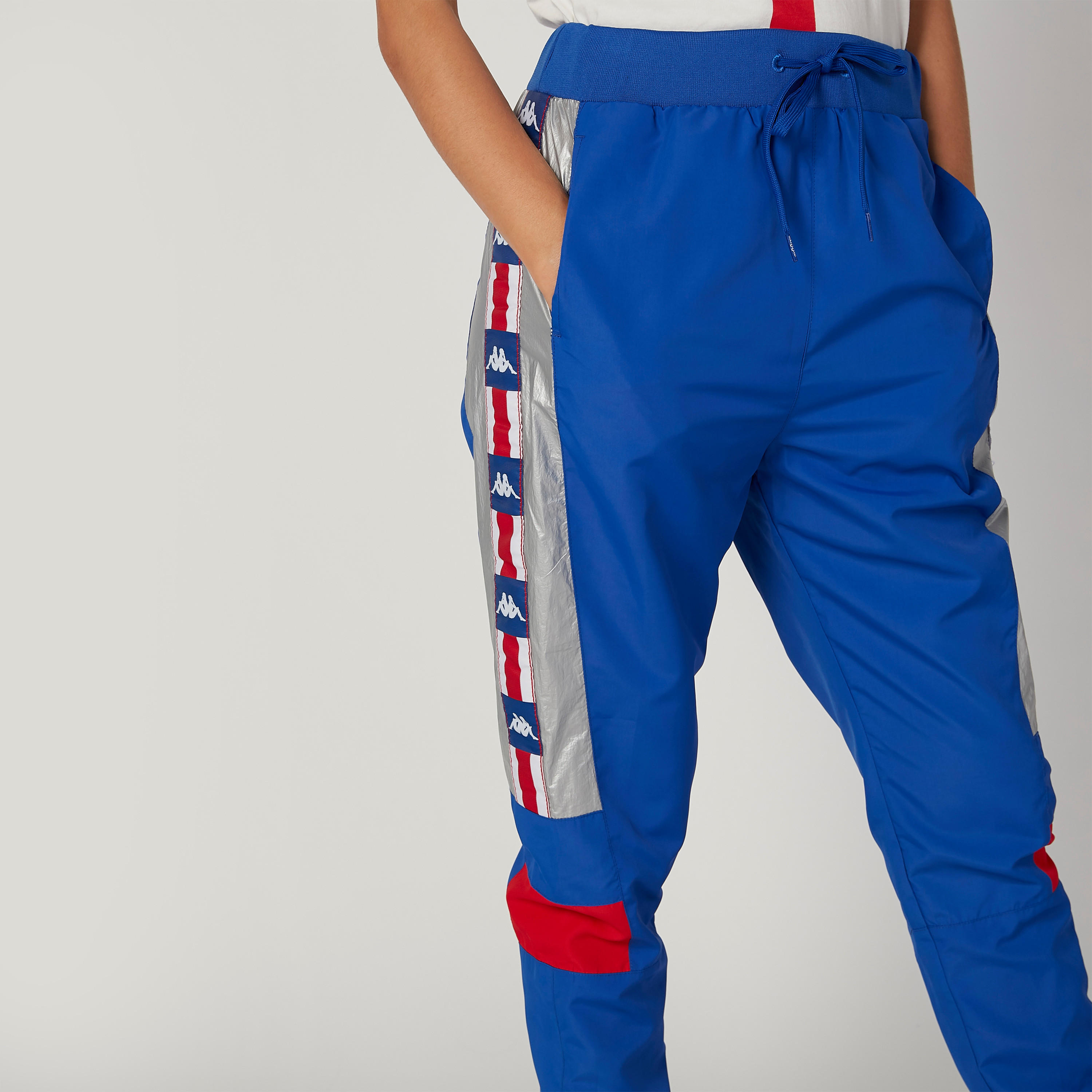 بنطلون رياضي بخصر مطّاطي وجيوب وطبعات من كابا-men-clothing-sportswearandactivewear-bottoms-image-5