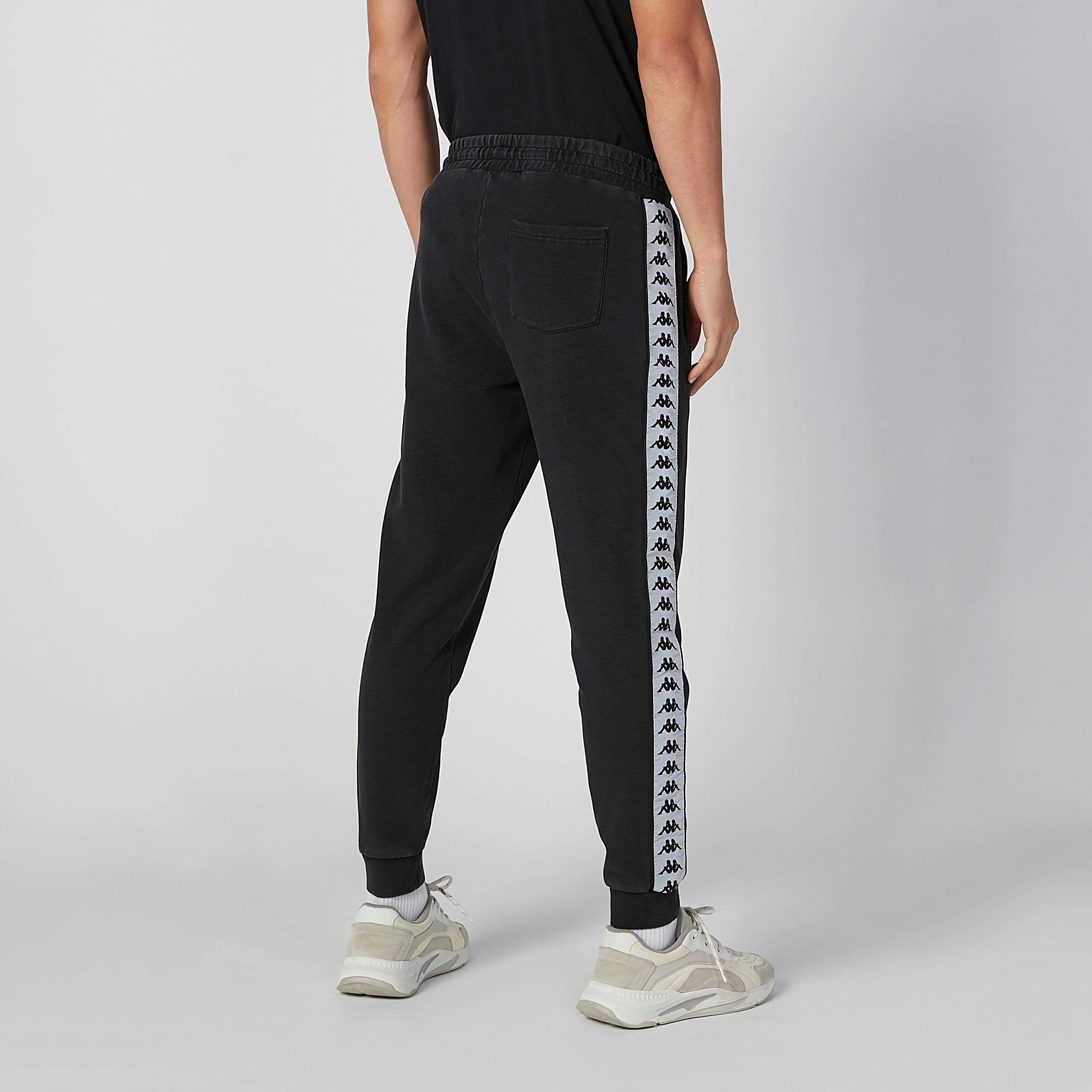 بنطلون رياضي بجيوب وشريطة من كابا-men-clothing-sportswearandactivewear-bottoms-image-4