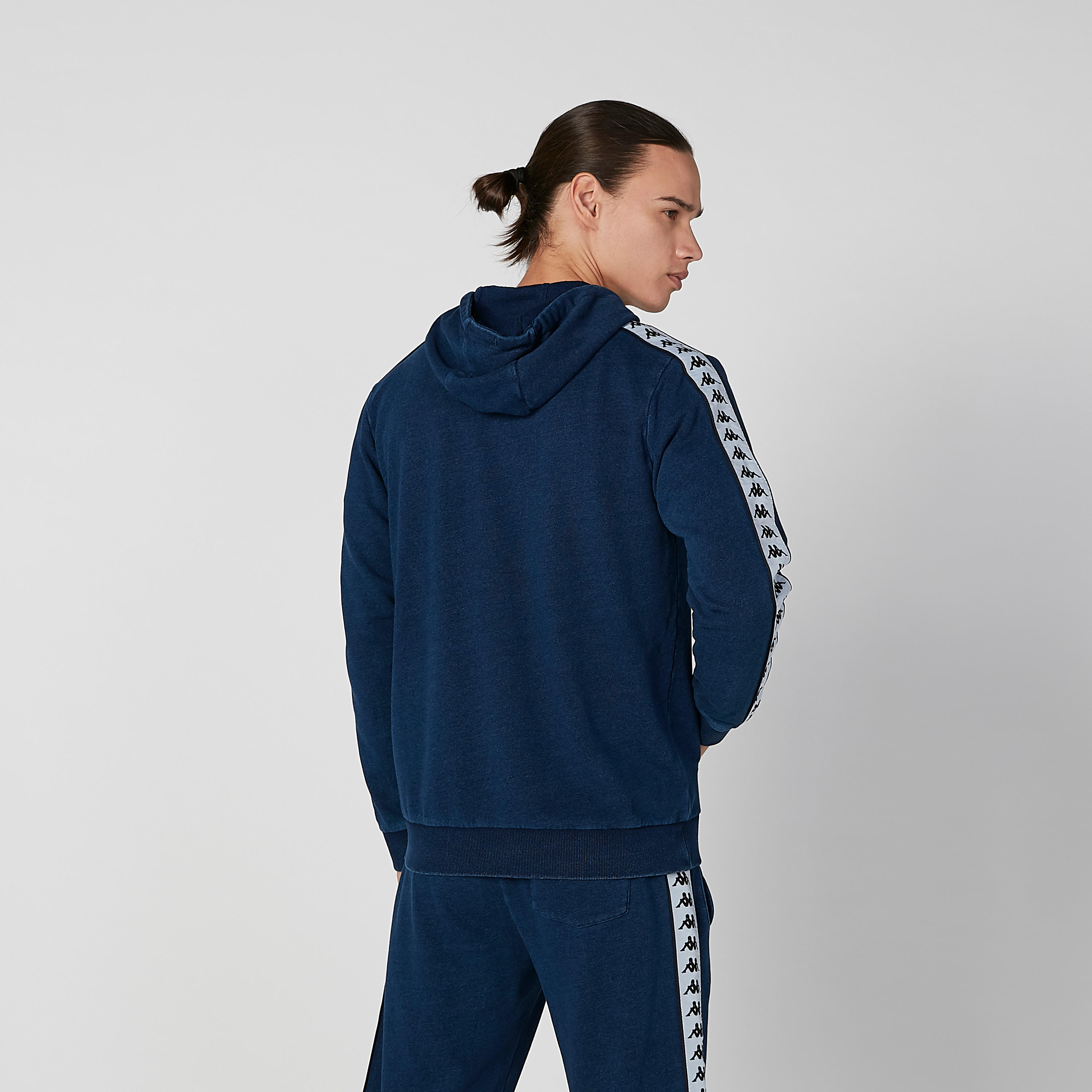 هودي بأكمام طويلة وسحّاب إغلاق وطبعات من كابا-men-winterwear-hoodiesandsweatshirts-image-6