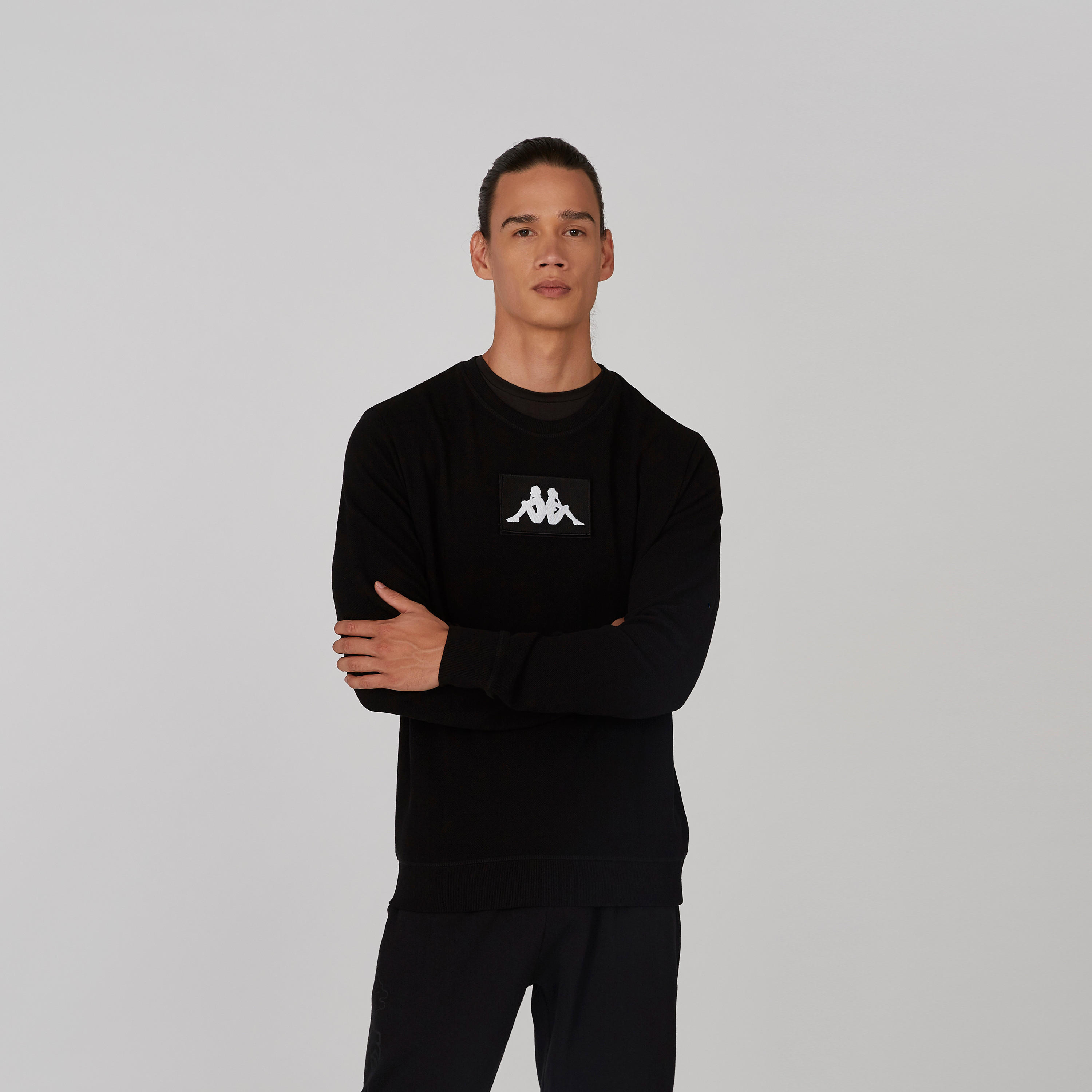 سويت شيرت بياقة ضيّقة وأكمام طويلة وطبعات من كابا-men-winterwear-hoodiesandsweatshirts-image-3