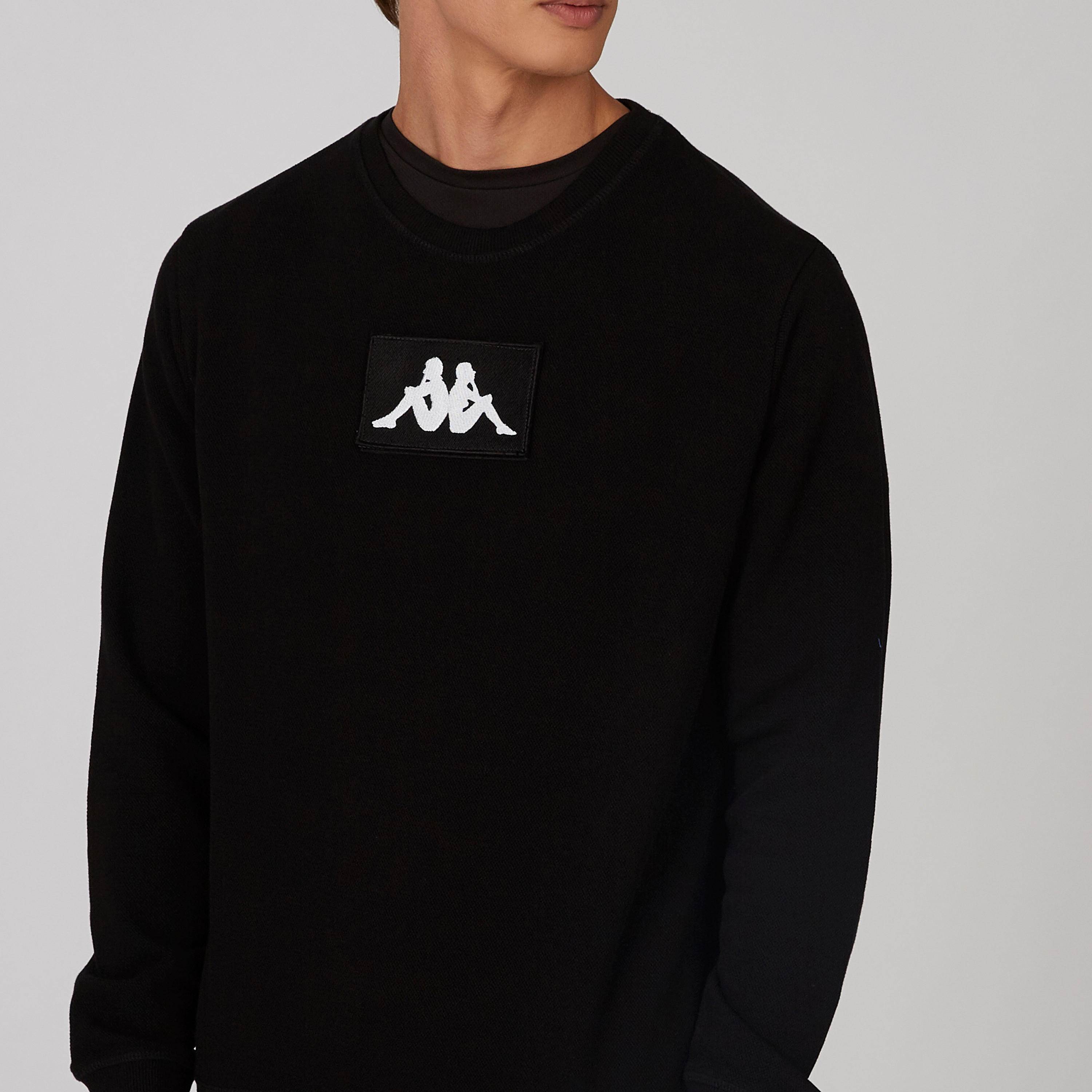 سويت شيرت بياقة ضيّقة وأكمام طويلة وطبعات من كابا-men-winterwear-hoodiesandsweatshirts-image-4
