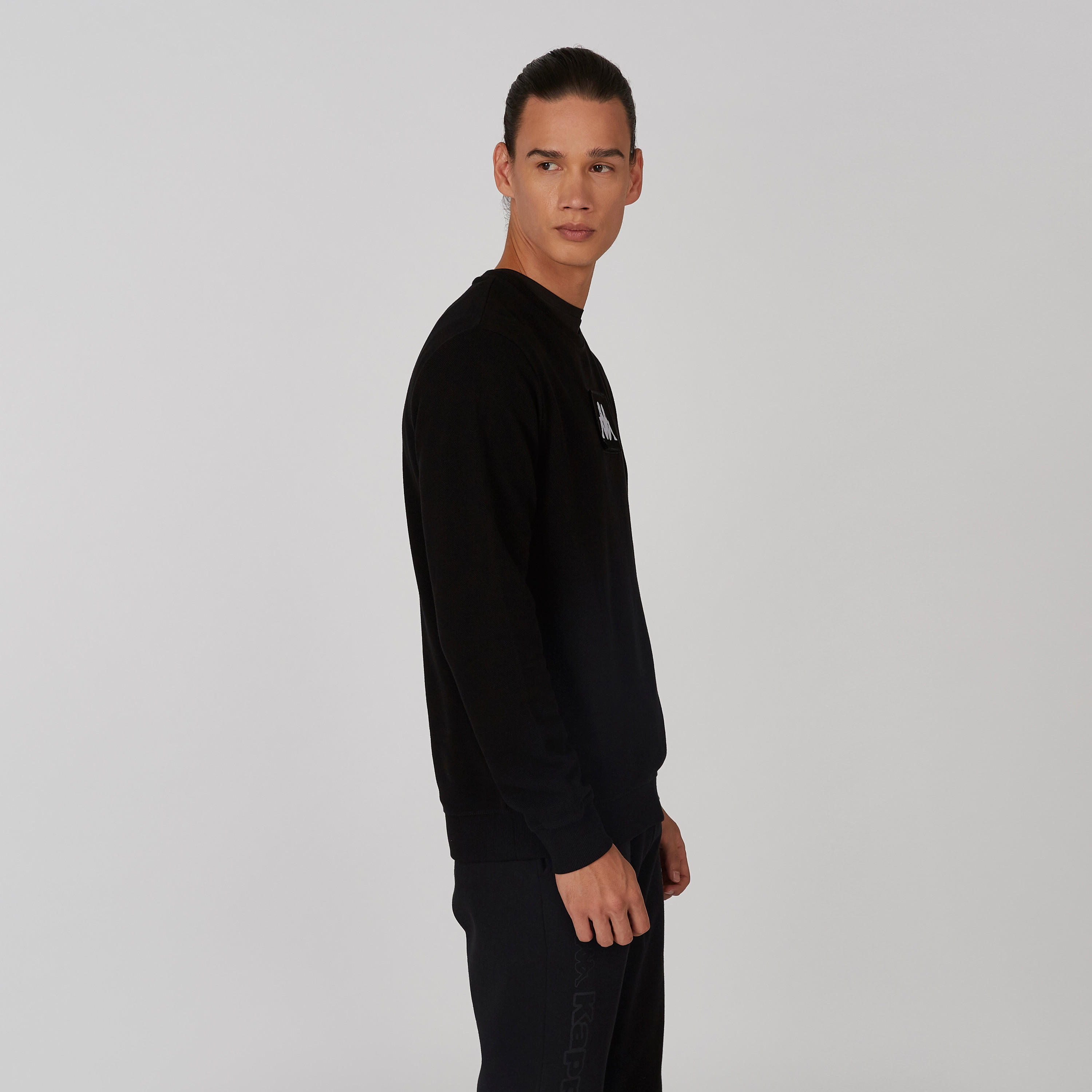 سويت شيرت بياقة ضيّقة وأكمام طويلة وطبعات من كابا-men-winterwear-hoodiesandsweatshirts-image-5