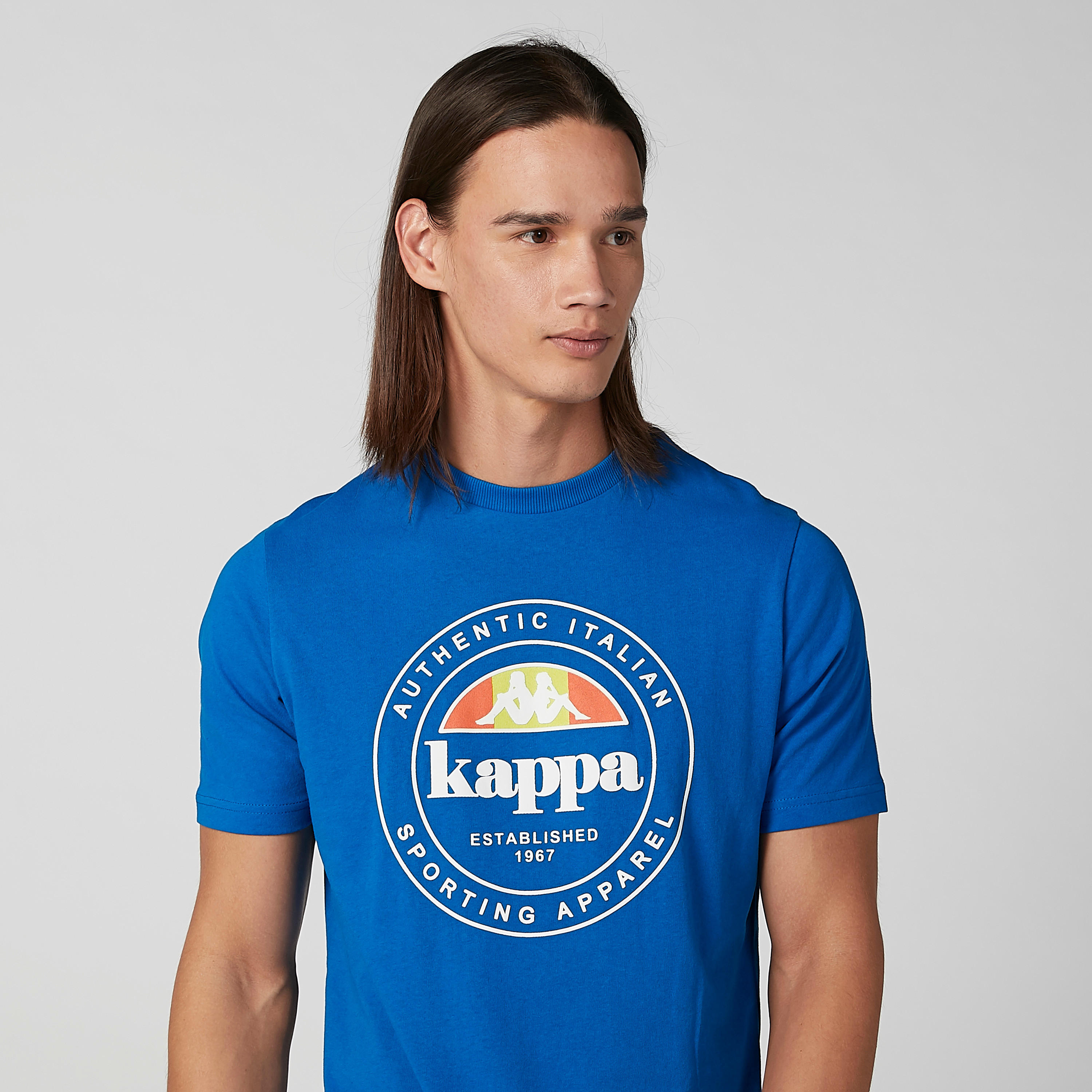 تيشيرت بياقة مستديرة وأكمام قصيرة وطبعات من كابا-men-clothing-sportswearandactivewear-tshirtsandpolos-image-4