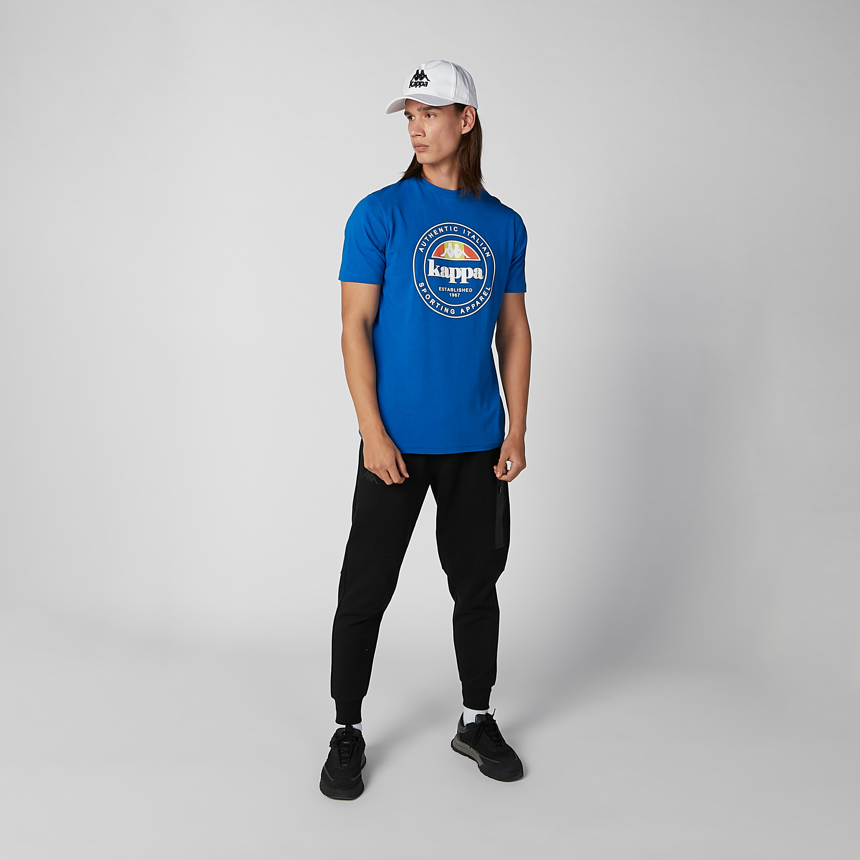 تيشيرت بياقة مستديرة وأكمام قصيرة وطبعات من كابا-men-clothing-sportswearandactivewear-tshirtsandpolos-image-3