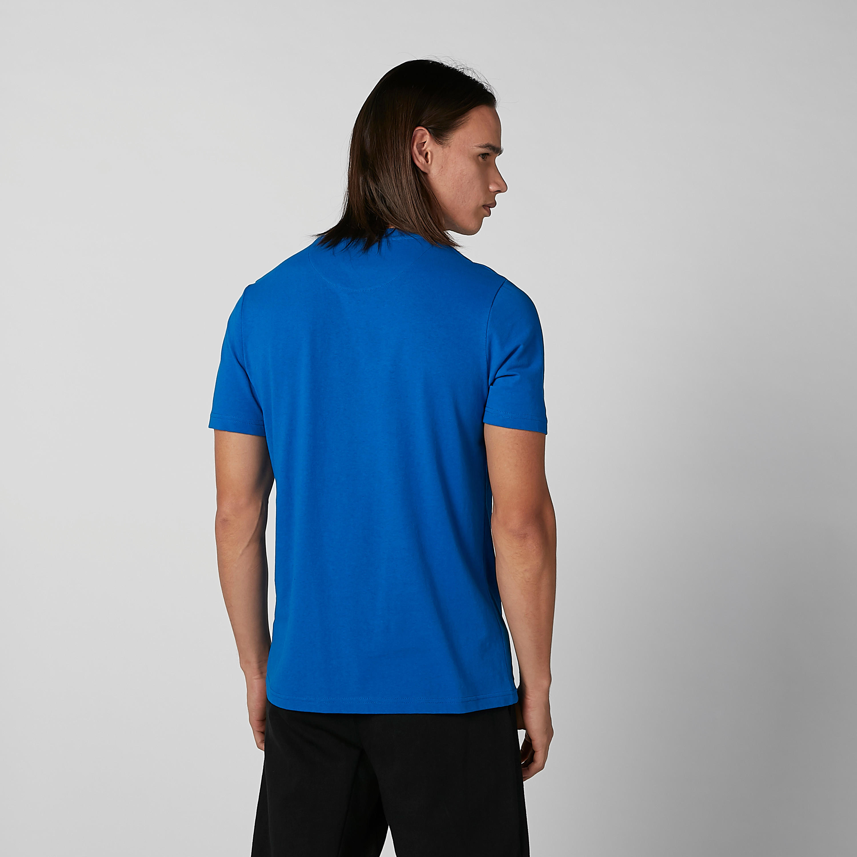 تيشيرت بياقة مستديرة وأكمام قصيرة وطبعات من كابا-men-clothing-sportswearandactivewear-tshirtsandpolos-image-1