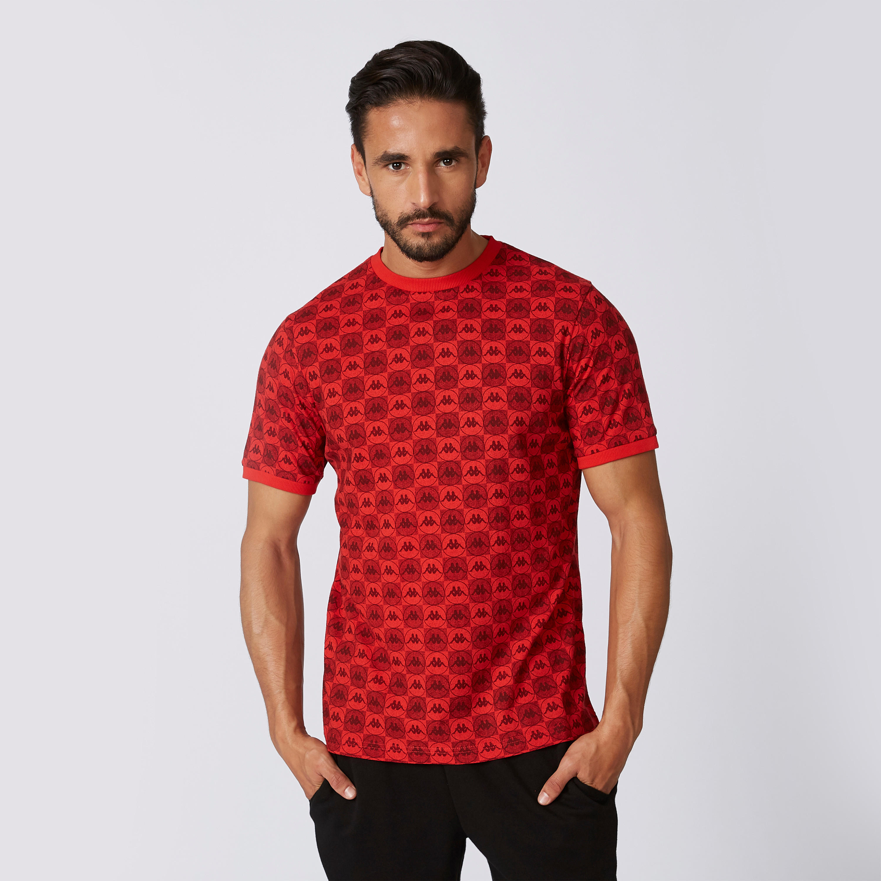 تيشيرت بياقة مضلّعة وأكمام قصيرة وطبعات من كابا-men-clothing-sportswearandactivewear-tshirtsandpolos-image-5