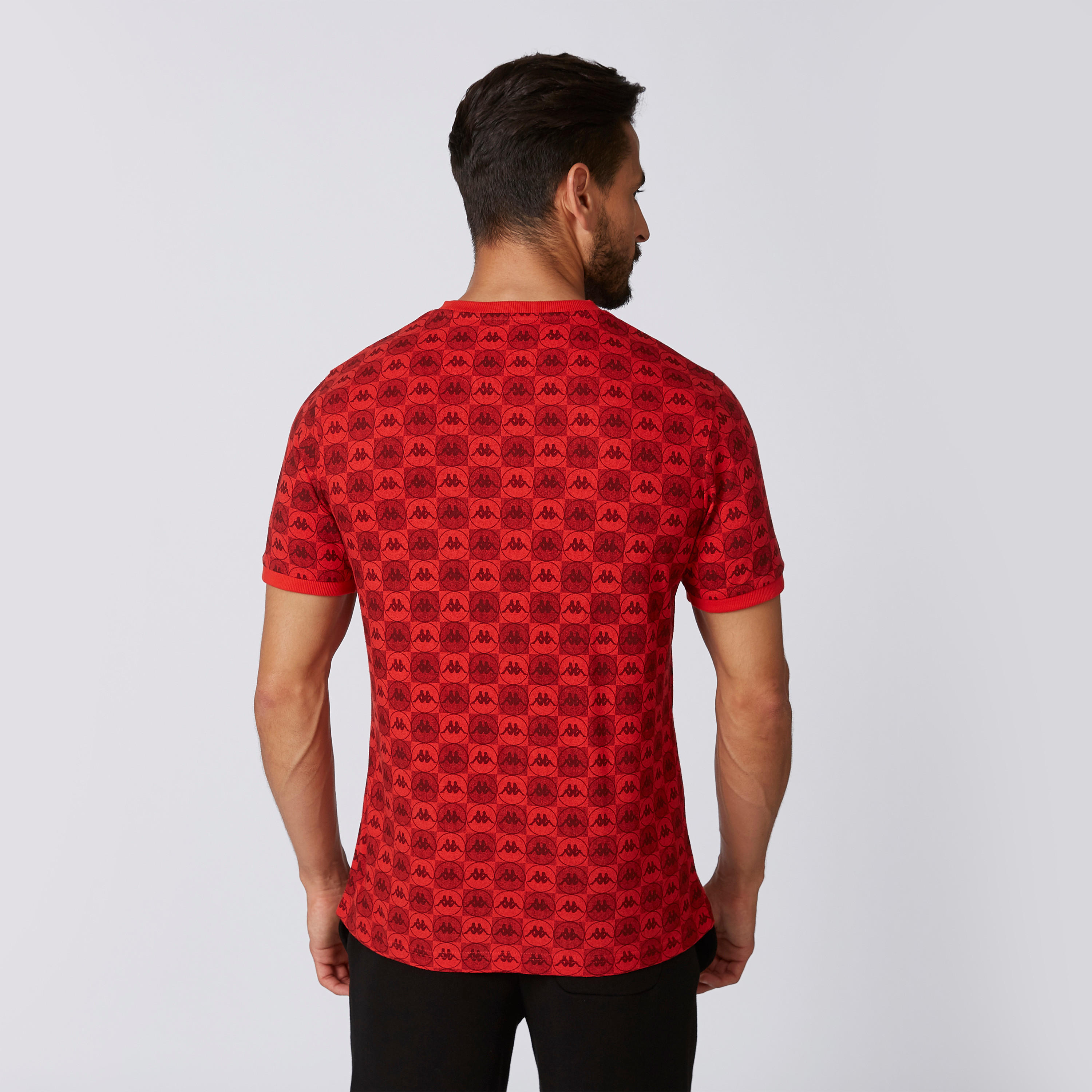 تيشيرت بياقة مضلّعة وأكمام قصيرة وطبعات من كابا-men-clothing-sportswearandactivewear-tshirtsandpolos-image-4