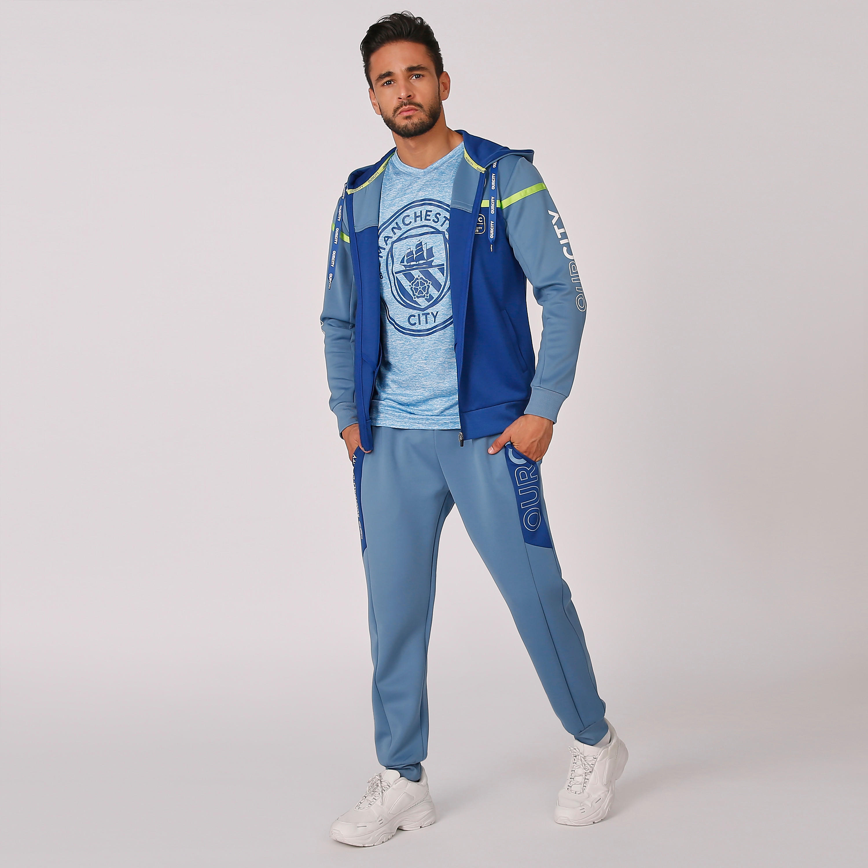 جاكيت بقبّعة مستدام بطبعات مانشستر سيتي -men-clothing-jacketsandblazers-jackets-image-2