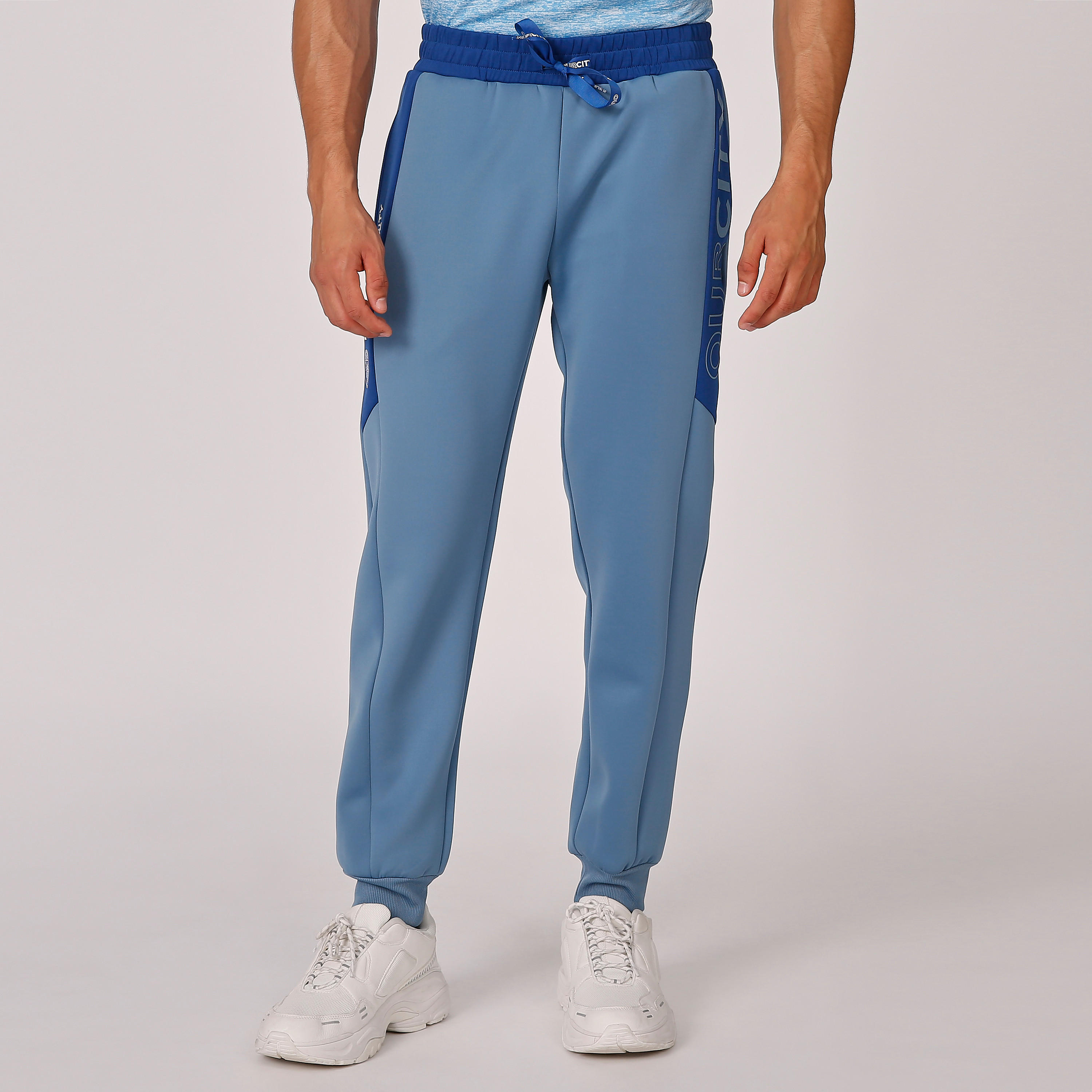 بنطلون رياضي برباط وجيوب وطبعات-men-clothing-sportswearandactivewear-bottoms-image-5