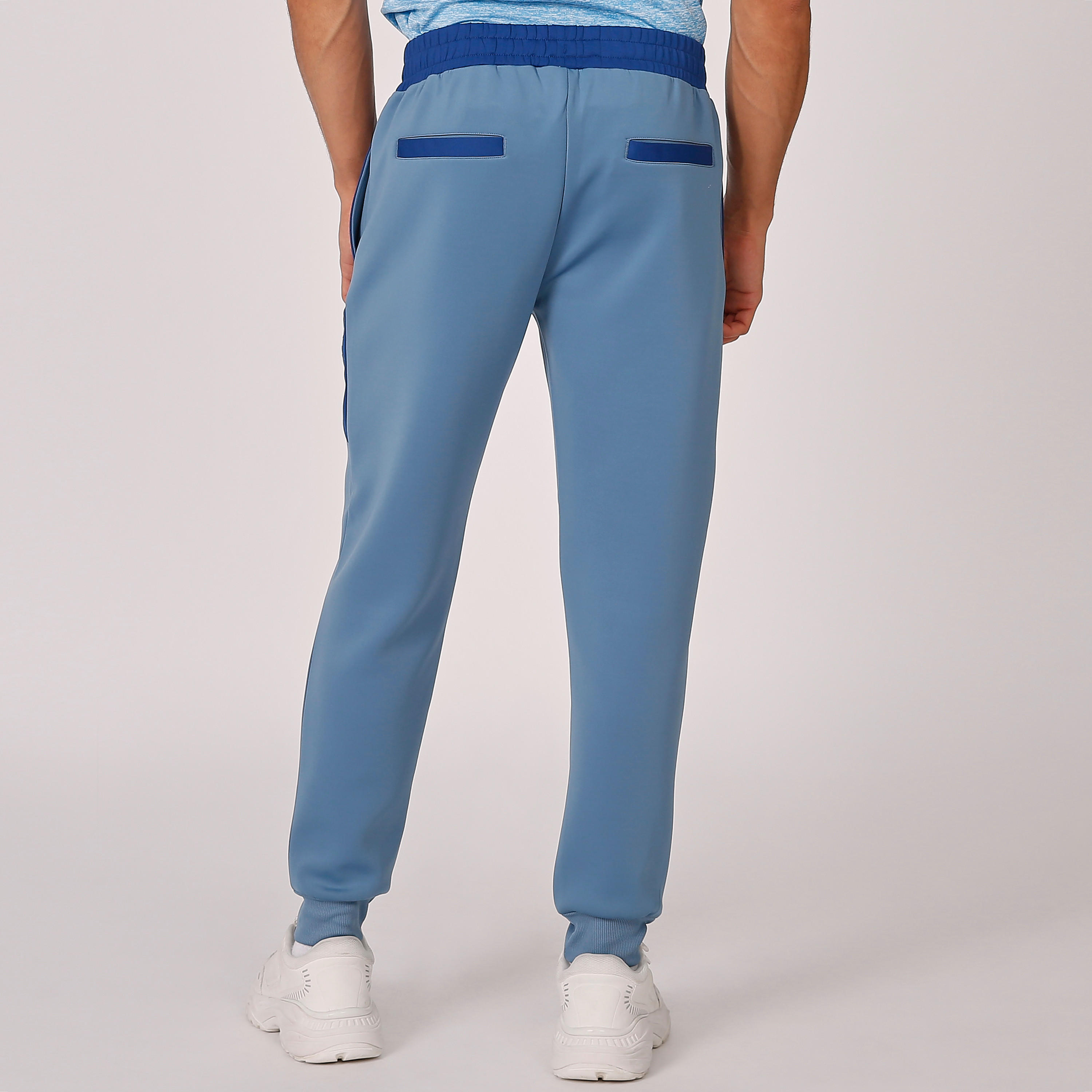 بنطلون رياضي برباط وجيوب وطبعات-men-clothing-sportswearandactivewear-bottoms-image-2