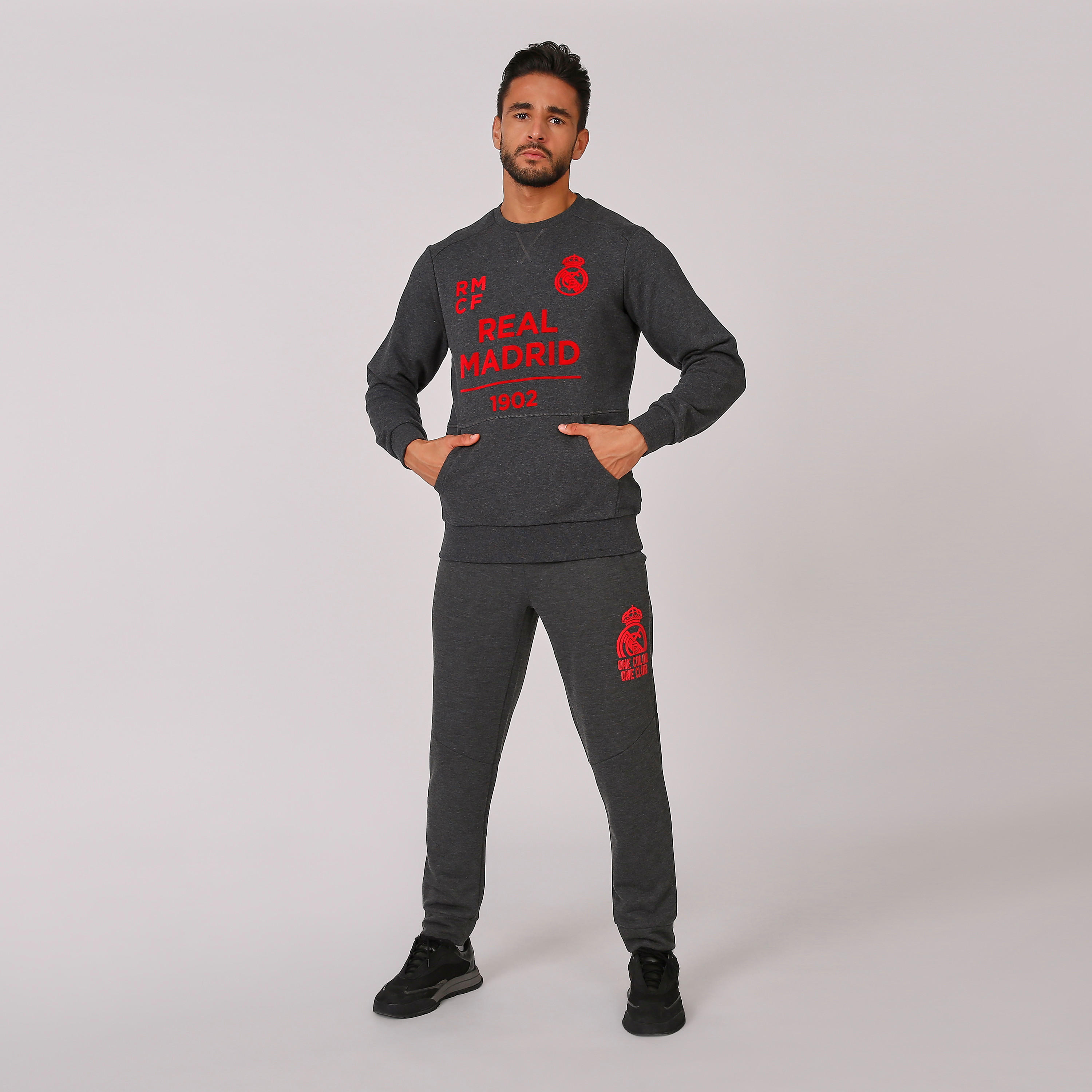 سويت شيرت بأكمام طويلة وجيوب كانجارو وطبعات ريال مدريد-men-winterwear-hoodiesandsweatshirts-image-2