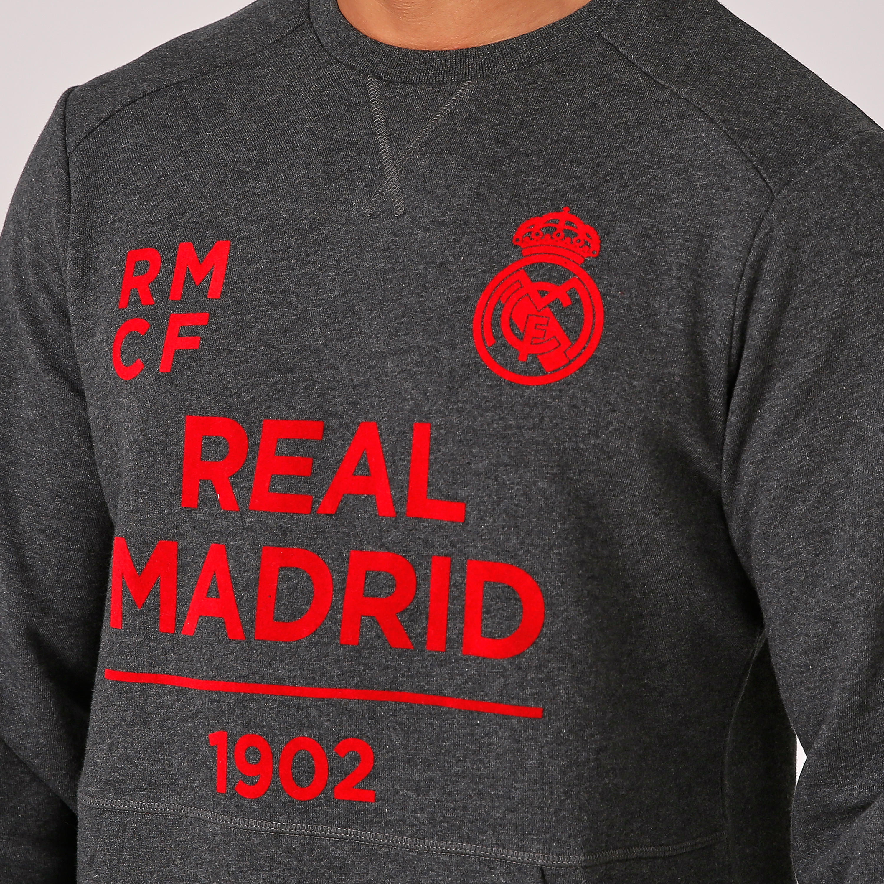 سويت شيرت بأكمام طويلة وجيوب كانجارو وطبعات ريال مدريد-men-winterwear-hoodiesandsweatshirts-image-5