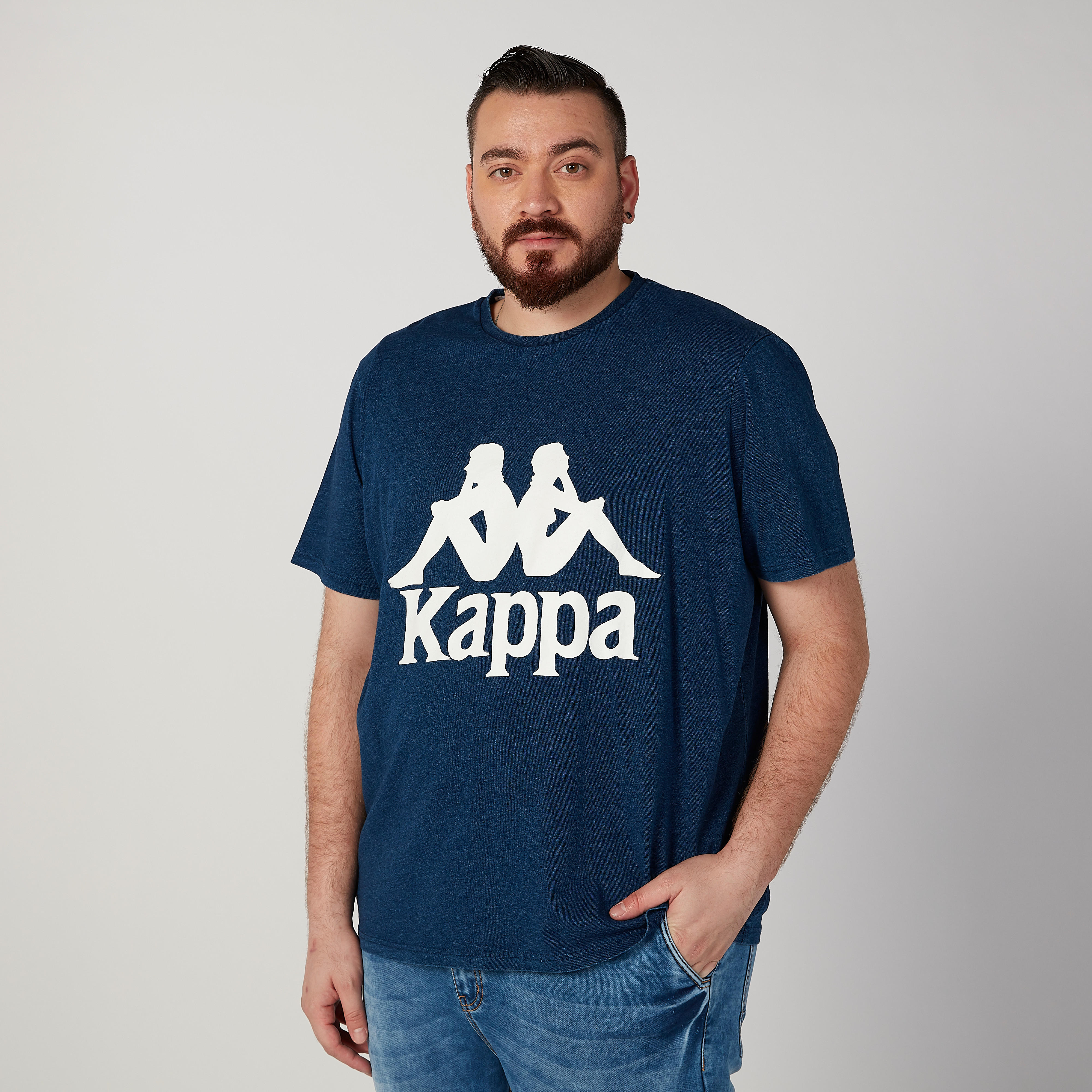 تيشيرت بياقة مستديرة وأكمام قصيرة وطبعات من كابا-men-clothing-sportswearandactivewear-tshirtsandpolos-image-4