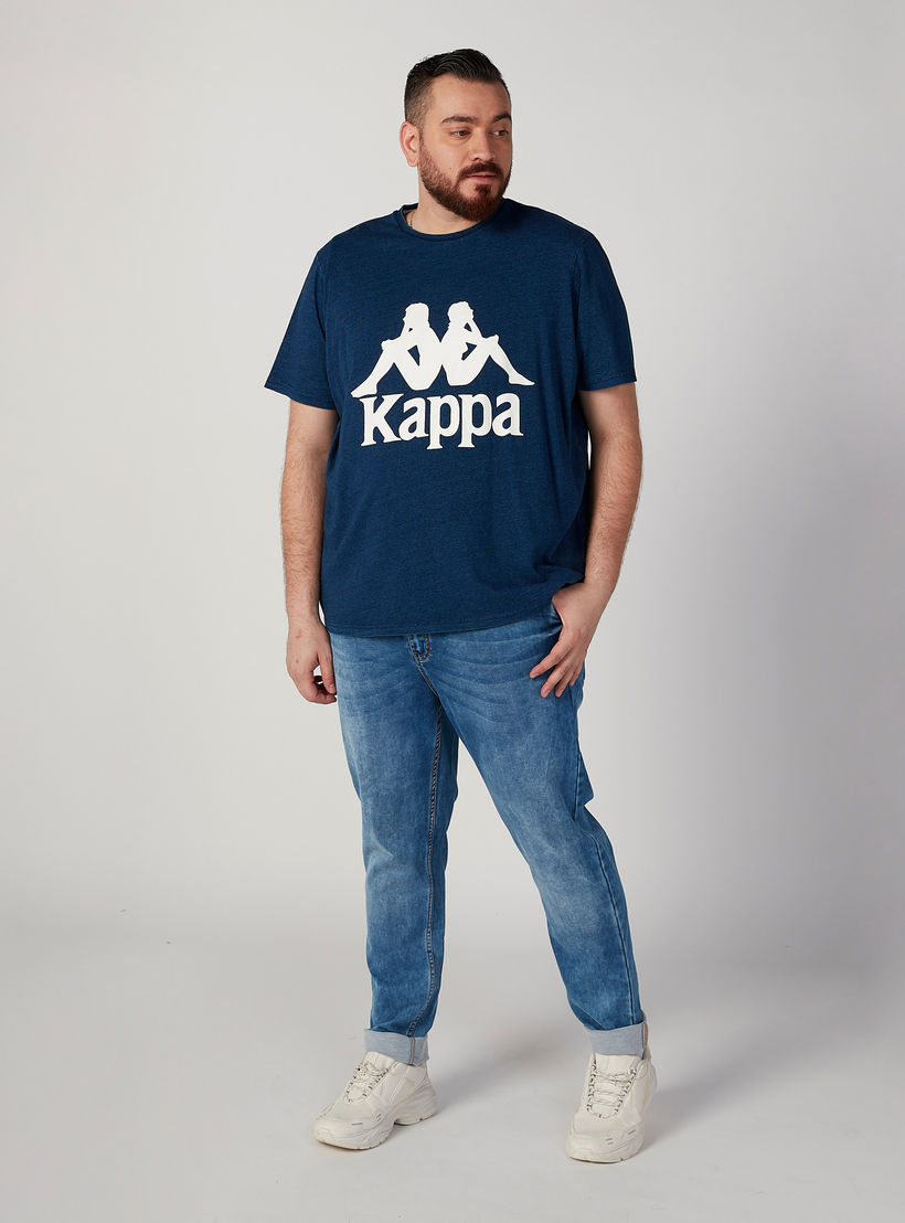 تيشيرت بياقة مستديرة وأكمام قصيرة وطبعات من كابا-men-clothing-sportswearandactivewear-tshirtsandpolos-image-3