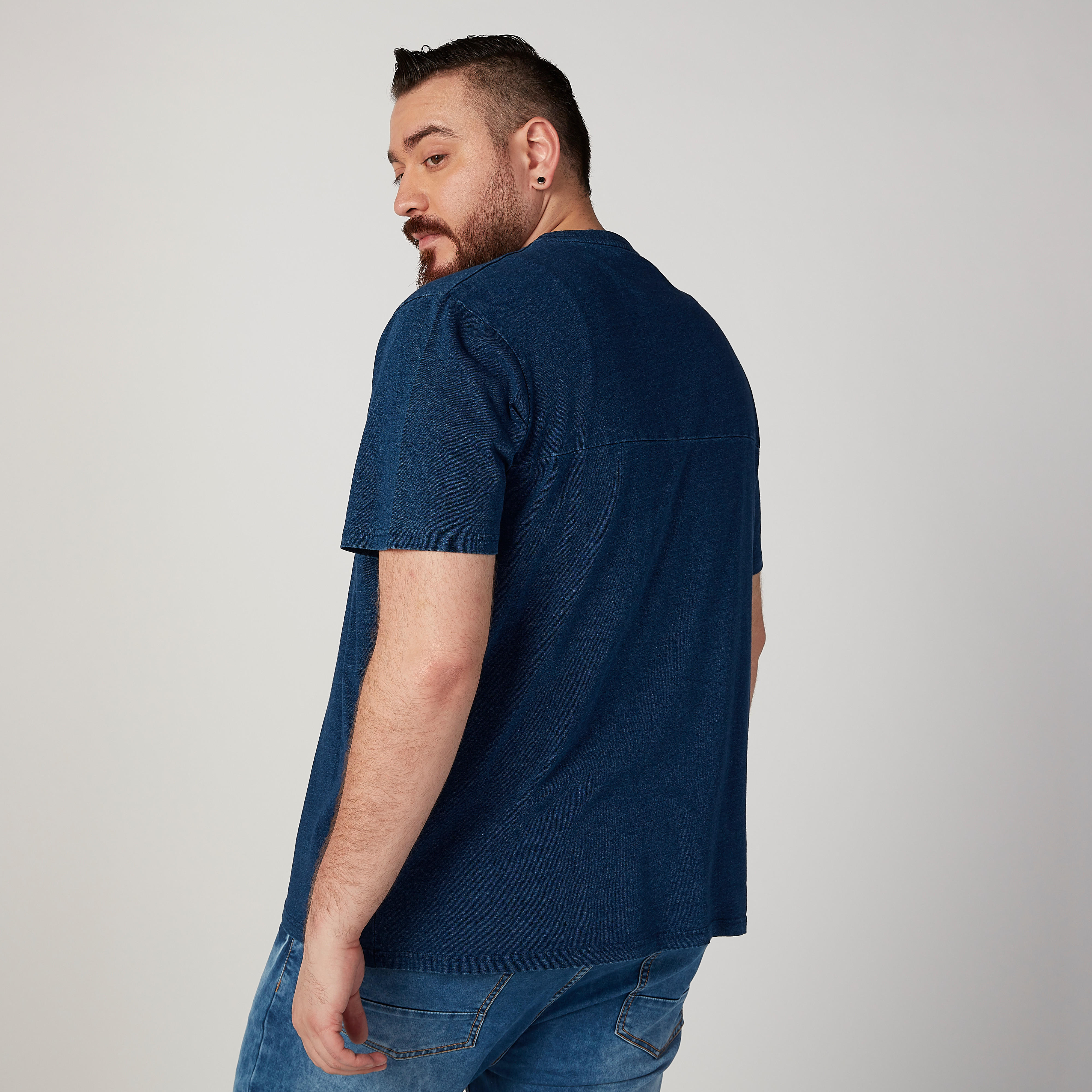 تيشيرت بياقة مستديرة وأكمام قصيرة وطبعات من كابا-men-clothing-sportswearandactivewear-tshirtsandpolos-image-1