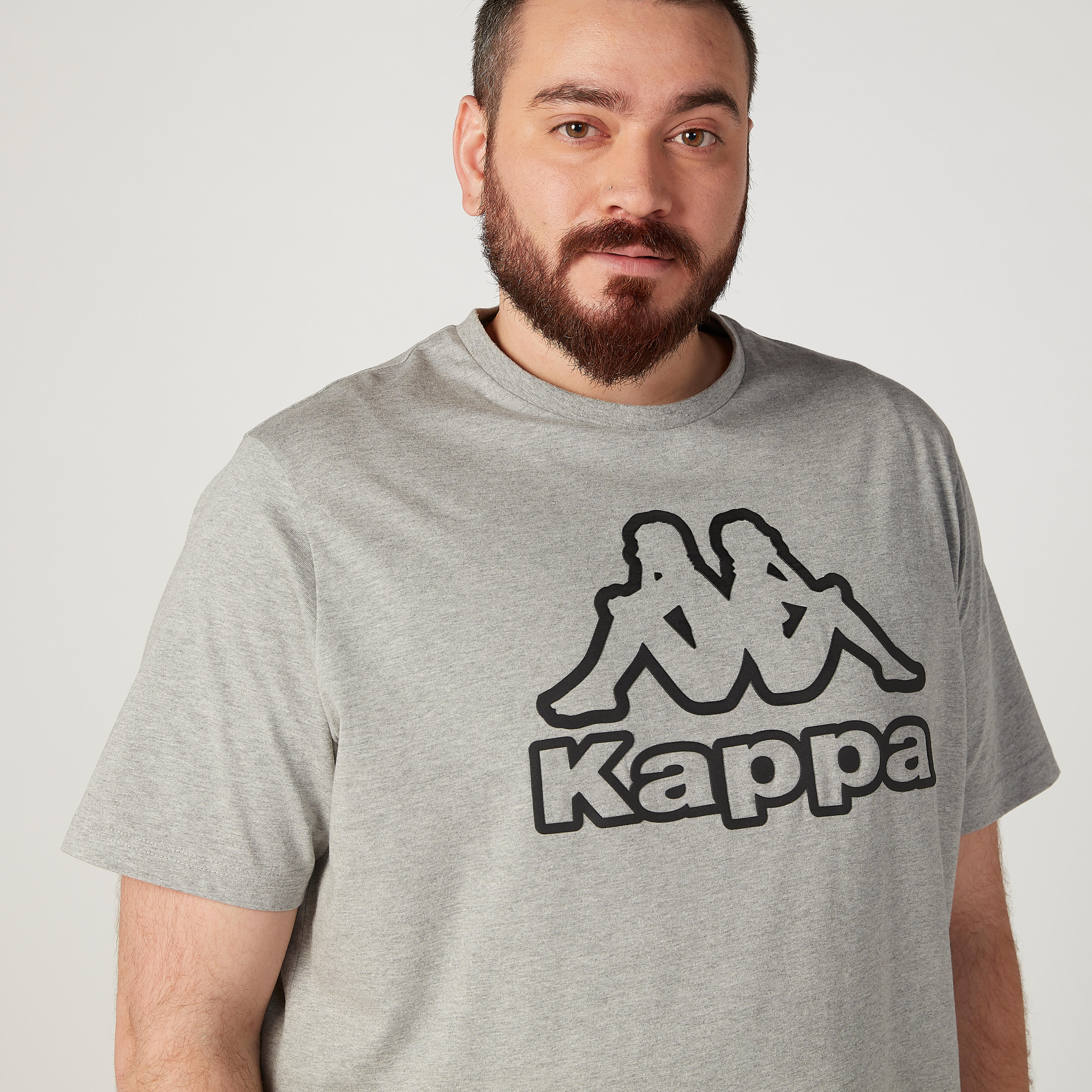 تيشيرت بياقة مستديرة وأكمام قصيرة وطبعات من كابا-men-clothing-sportswearandactivewear-tshirtsandpolos-image-3